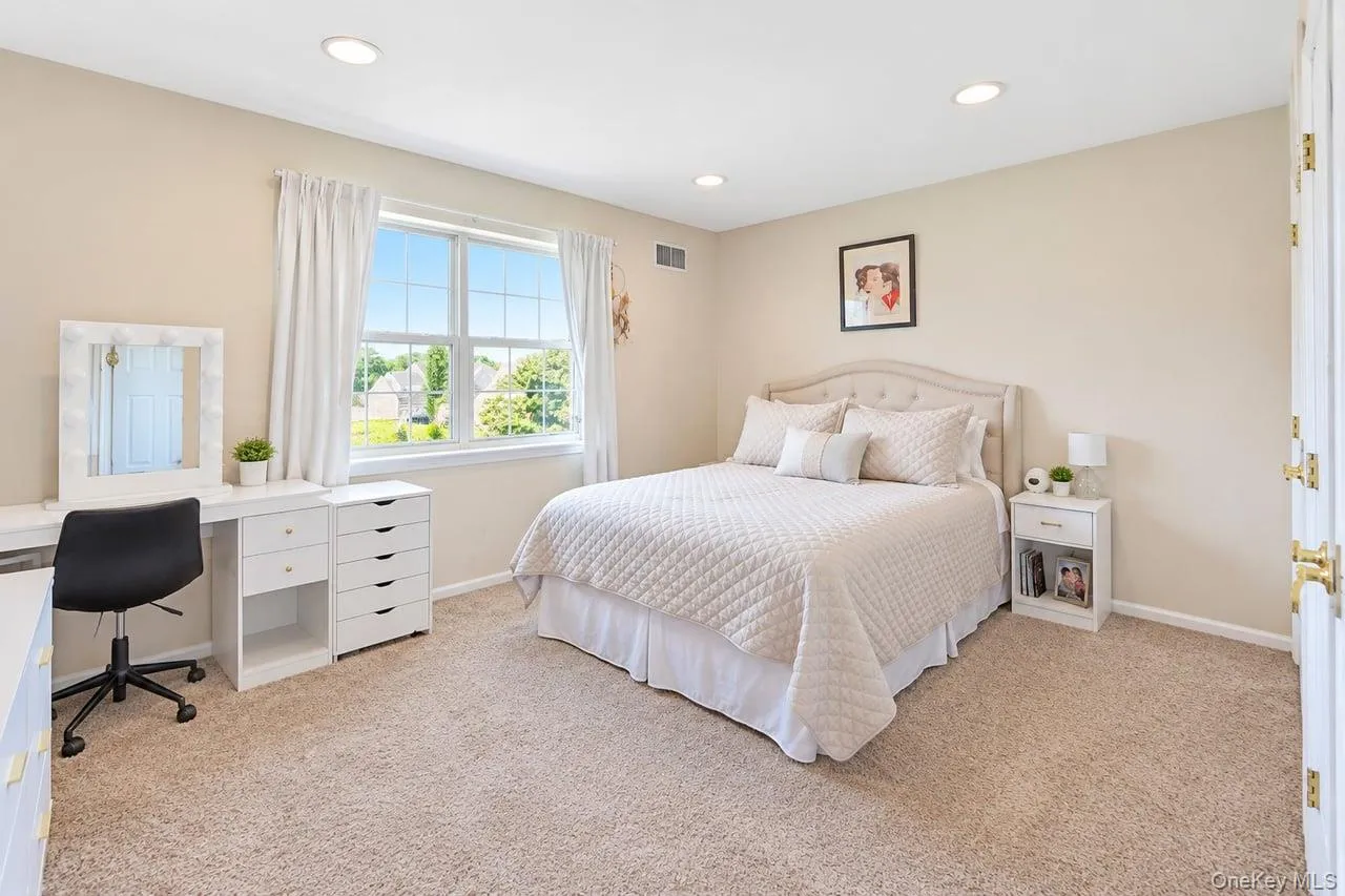 5 Sky View Court, Islip, NY, 5 Bedrooms Bedrooms, 9 Rooms Rooms,3 BathroomsBathrooms,Residential,For Rent,Sky View,0,1038491 5 Sky View Court, Islip, NY, 5 Bedrooms Bedrooms, 9 Rooms Rooms,3 BathroomsBathrooms,Residential,For Rent,Sky View,0,1038491