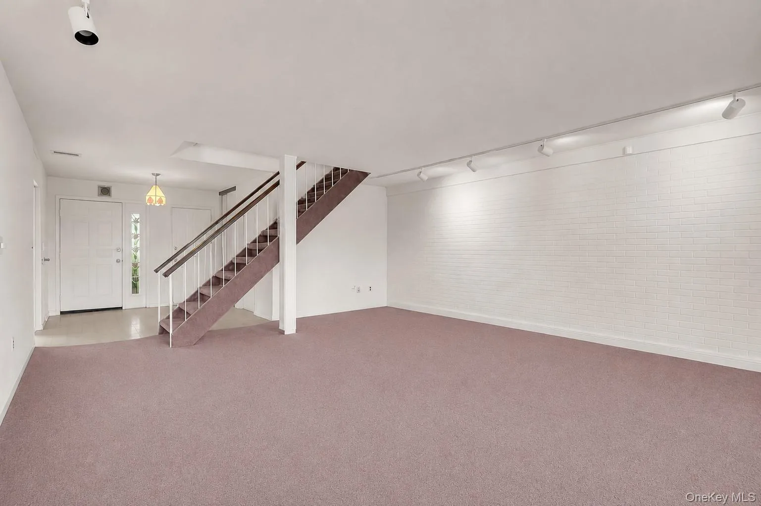 Open Staircase With Endless Possibilities! Open Staircase With Endless Possibilities!