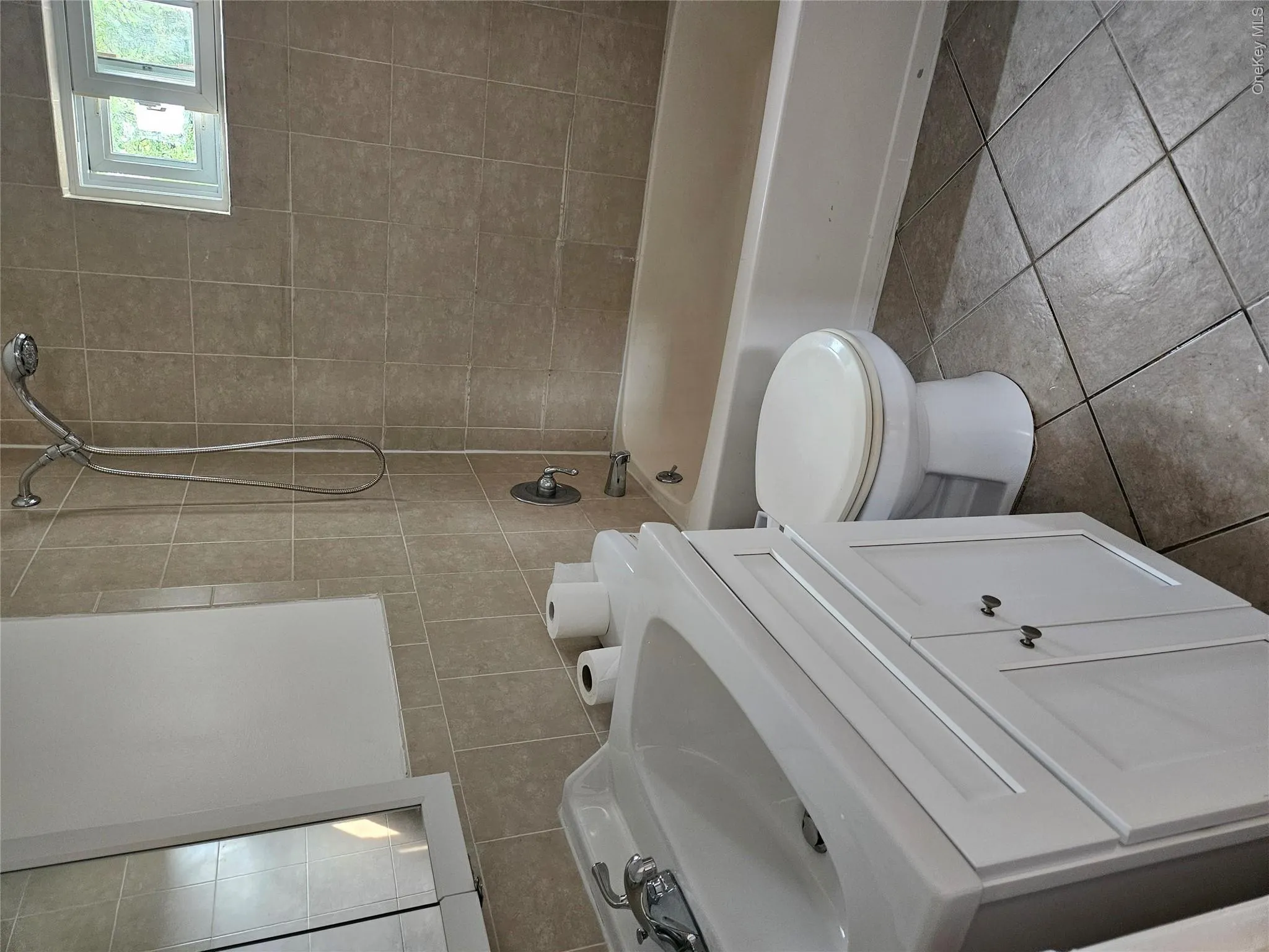 14424 223rd Street, New York, NY, 2 Bedrooms Bedrooms, 5 Rooms Rooms,1 BathroomBathrooms,Residential Lease,For Rent,223rd,0,1038495 14424 223rd Street, New York, NY, 2 Bedrooms Bedrooms, 5 Rooms Rooms,1 BathroomBathrooms,Residential Lease,For Rent,223rd,0,1038495