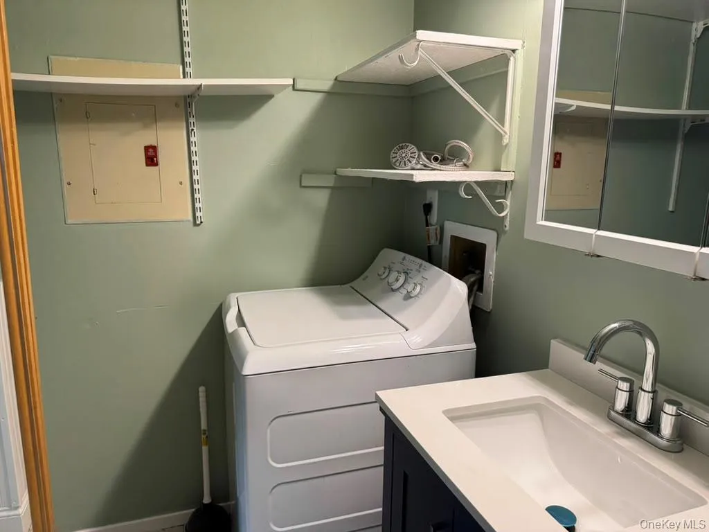 161 Fairview Circle, Brookhaven, NY, 2 Bedrooms Bedrooms, 4 Rooms Rooms,1 BathroomBathrooms,Residential Lease,For Rent,Fairview,0,1038497 161 Fairview Circle, Brookhaven, NY, 2 Bedrooms Bedrooms, 4 Rooms Rooms,1 BathroomBathrooms,Residential Lease,For Rent,Fairview,0,1038497