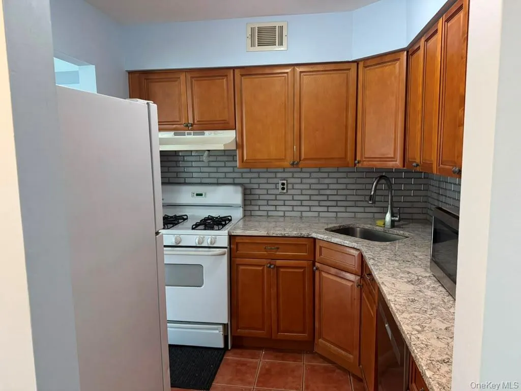 161 Fairview Circle, Brookhaven, NY, 2 Bedrooms Bedrooms, 4 Rooms Rooms,1 BathroomBathrooms,Residential Lease,For Rent,Fairview,0,1038497 161 Fairview Circle, Brookhaven, NY, 2 Bedrooms Bedrooms, 4 Rooms Rooms,1 BathroomBathrooms,Residential Lease,For Rent,Fairview,0,1038497