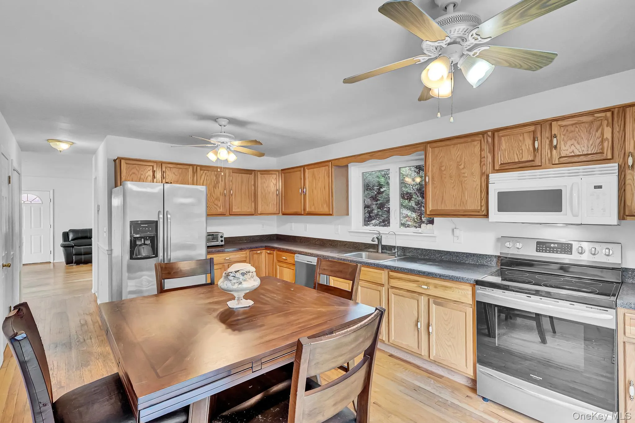 265 Forrest Avenue, Brookhaven, NY, 4 Bedrooms Bedrooms, 7 Rooms Rooms,2 BathroomsBathrooms,Residential,For Rent,Forrest,0,1038498 265 Forrest Avenue, Brookhaven, NY, 4 Bedrooms Bedrooms, 7 Rooms Rooms,2 BathroomsBathrooms,Residential,For Rent,Forrest,0,1038498