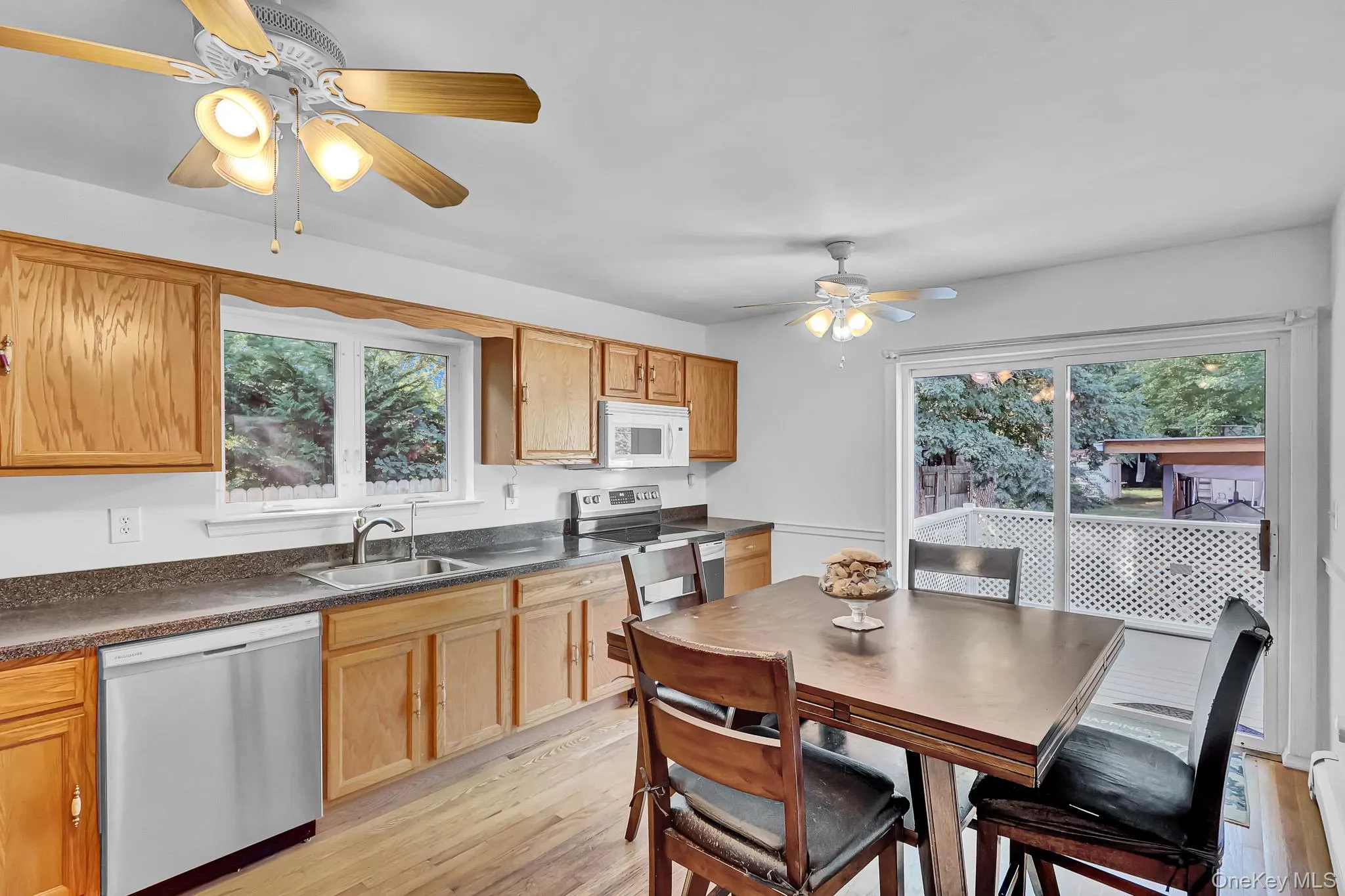 265 Forrest Avenue, Brookhaven, NY, 4 Bedrooms Bedrooms, 7 Rooms Rooms,2 BathroomsBathrooms,Residential,For Rent,Forrest,0,1038498 265 Forrest Avenue, Brookhaven, NY, 4 Bedrooms Bedrooms, 7 Rooms Rooms,2 BathroomsBathrooms,Residential,For Rent,Forrest,0,1038498