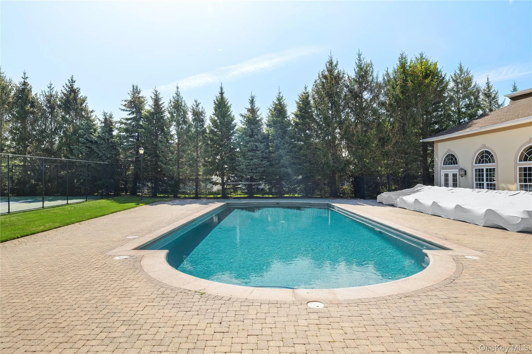Salt & Heated out door pool Salt & Heated out door pool