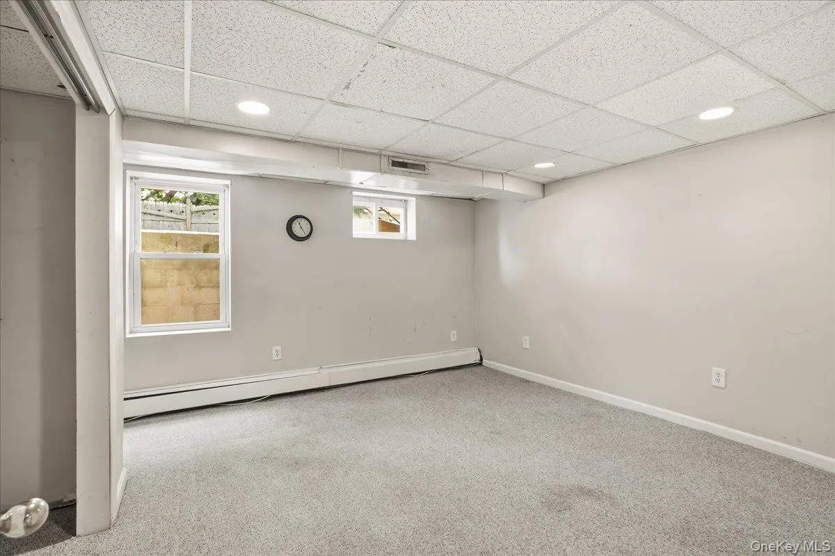 2 6th Avenue, Oyster Bay, NY, 2 Bedrooms Bedrooms, 6 Rooms Rooms,1 BathroomBathrooms,Residential,For Rent,6th,0,1038505 2 6th Avenue, Oyster Bay, NY, 2 Bedrooms Bedrooms, 6 Rooms Rooms,1 BathroomBathrooms,Residential,For Rent,6th,0,1038505