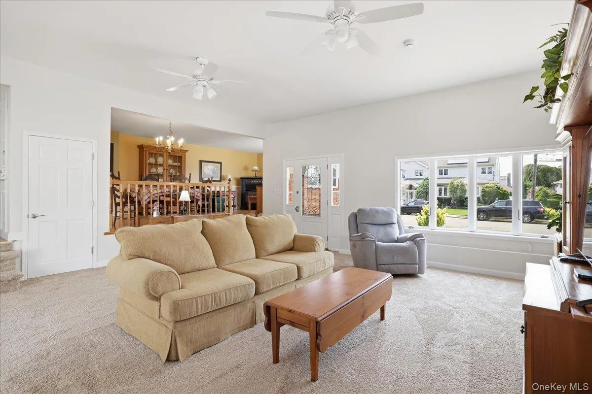 2 6th Avenue, Oyster Bay, NY, 2 Bedrooms Bedrooms, 6 Rooms Rooms,1 BathroomBathrooms,Residential,For Rent,6th,0,1038505 2 6th Avenue, Oyster Bay, NY, 2 Bedrooms Bedrooms, 6 Rooms Rooms,1 BathroomBathrooms,Residential,For Rent,6th,0,1038505