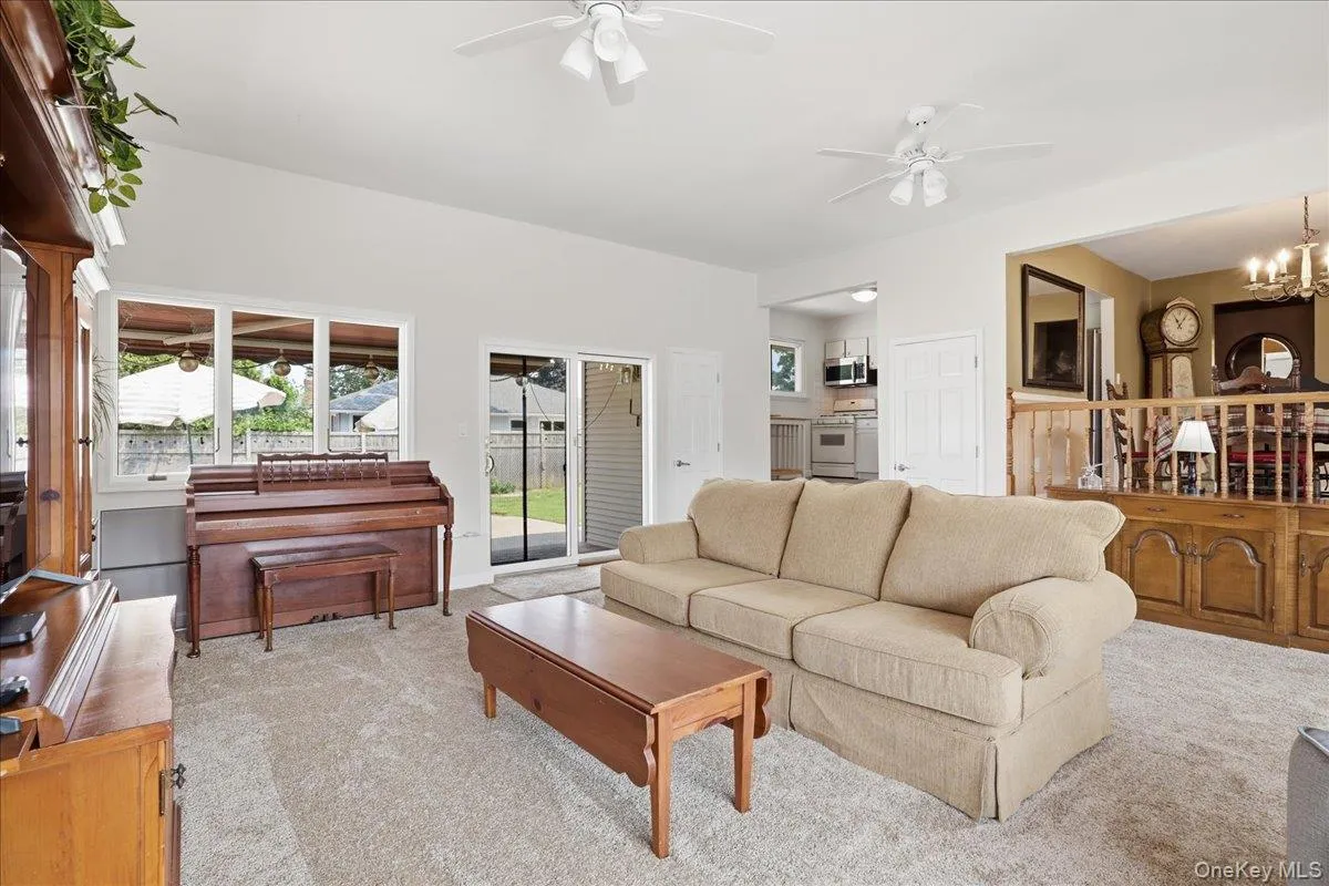 2 6th Avenue, Oyster Bay, NY, 2 Bedrooms Bedrooms, 6 Rooms Rooms,1 BathroomBathrooms,Residential,For Rent,6th,0,1038505 2 6th Avenue, Oyster Bay, NY, 2 Bedrooms Bedrooms, 6 Rooms Rooms,1 BathroomBathrooms,Residential,For Rent,6th,0,1038505