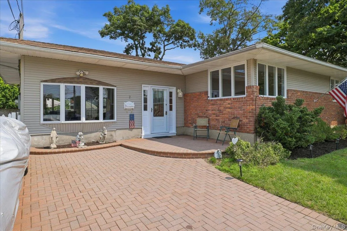 2 6th Avenue, Oyster Bay, NY, 2 Bedrooms Bedrooms, 6 Rooms Rooms,1 BathroomBathrooms,Residential,For Rent,6th,0,1038505 2 6th Avenue, Oyster Bay, NY, 2 Bedrooms Bedrooms, 6 Rooms Rooms,1 BathroomBathrooms,Residential,For Rent,6th,0,1038505