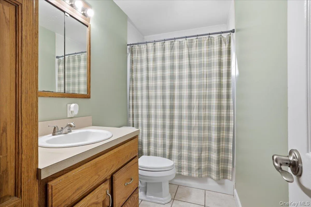 2 6th Avenue, Oyster Bay, NY, 2 Bedrooms Bedrooms, 6 Rooms Rooms,1 BathroomBathrooms,Residential,For Rent,6th,0,1038505 2 6th Avenue, Oyster Bay, NY, 2 Bedrooms Bedrooms, 6 Rooms Rooms,1 BathroomBathrooms,Residential,For Rent,6th,0,1038505
