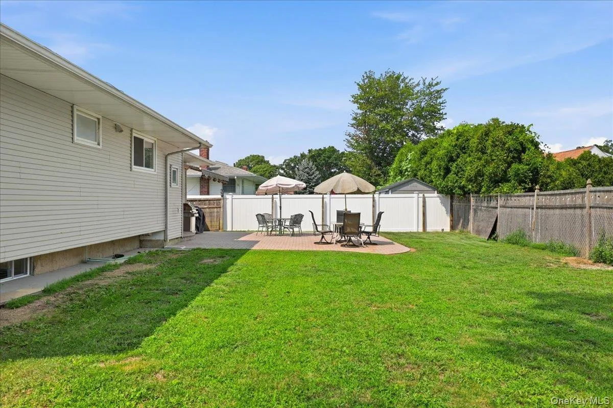 2 6th Avenue, Oyster Bay, NY, 2 Bedrooms Bedrooms, 6 Rooms Rooms,1 BathroomBathrooms,Residential,For Rent,6th,0,1038505 2 6th Avenue, Oyster Bay, NY, 2 Bedrooms Bedrooms, 6 Rooms Rooms,1 BathroomBathrooms,Residential,For Rent,6th,0,1038505