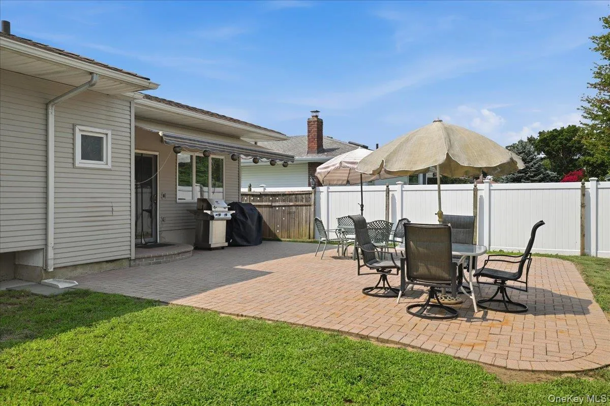 2 6th Avenue, Oyster Bay, NY, 2 Bedrooms Bedrooms, 6 Rooms Rooms,1 BathroomBathrooms,Residential,For Rent,6th,0,1038505 2 6th Avenue, Oyster Bay, NY, 2 Bedrooms Bedrooms, 6 Rooms Rooms,1 BathroomBathrooms,Residential,For Rent,6th,0,1038505
