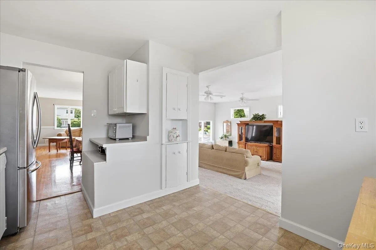 2 6th Avenue, Oyster Bay, NY, 2 Bedrooms Bedrooms, 6 Rooms Rooms,1 BathroomBathrooms,Residential,For Rent,6th,0,1038505 2 6th Avenue, Oyster Bay, NY, 2 Bedrooms Bedrooms, 6 Rooms Rooms,1 BathroomBathrooms,Residential,For Rent,6th,0,1038505