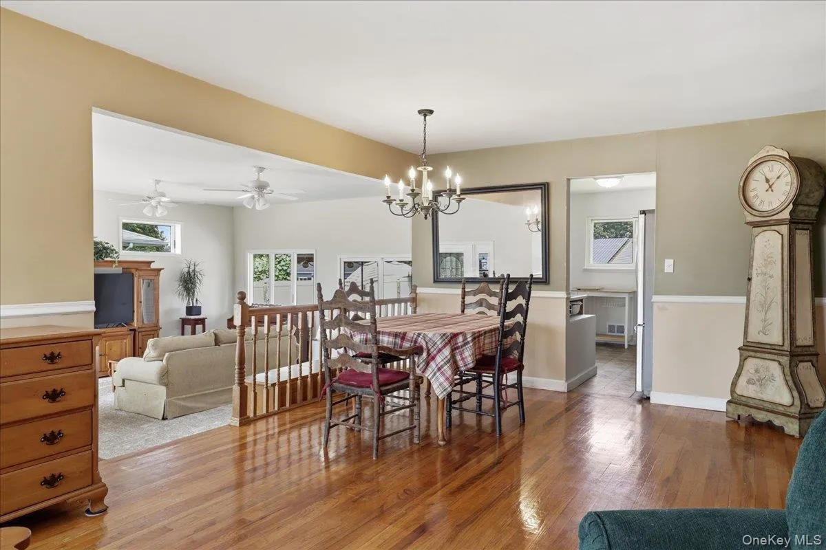 2 6th Avenue, Oyster Bay, NY, 2 Bedrooms Bedrooms, 6 Rooms Rooms,1 BathroomBathrooms,Residential,For Rent,6th,0,1038505 2 6th Avenue, Oyster Bay, NY, 2 Bedrooms Bedrooms, 6 Rooms Rooms,1 BathroomBathrooms,Residential,For Rent,6th,0,1038505