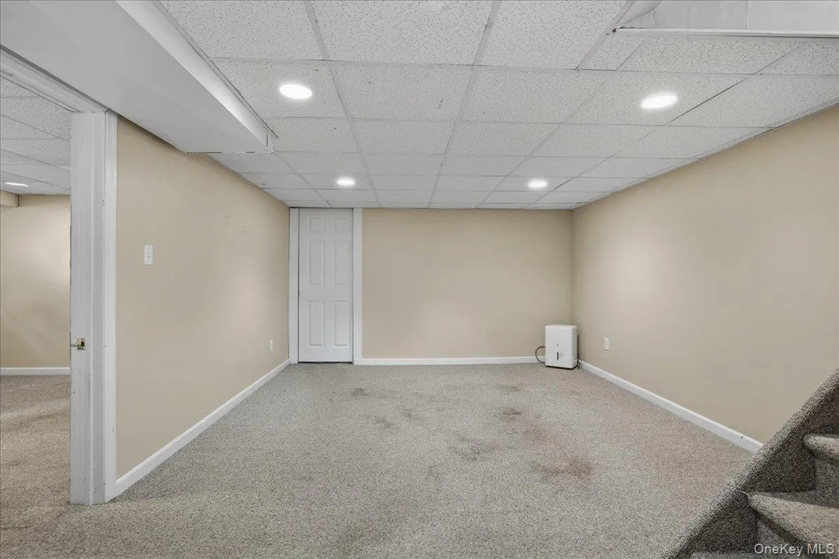 2 6th Avenue, Oyster Bay, NY, 2 Bedrooms Bedrooms, 6 Rooms Rooms,1 BathroomBathrooms,Residential,For Rent,6th,0,1038505 2 6th Avenue, Oyster Bay, NY, 2 Bedrooms Bedrooms, 6 Rooms Rooms,1 BathroomBathrooms,Residential,For Rent,6th,0,1038505
