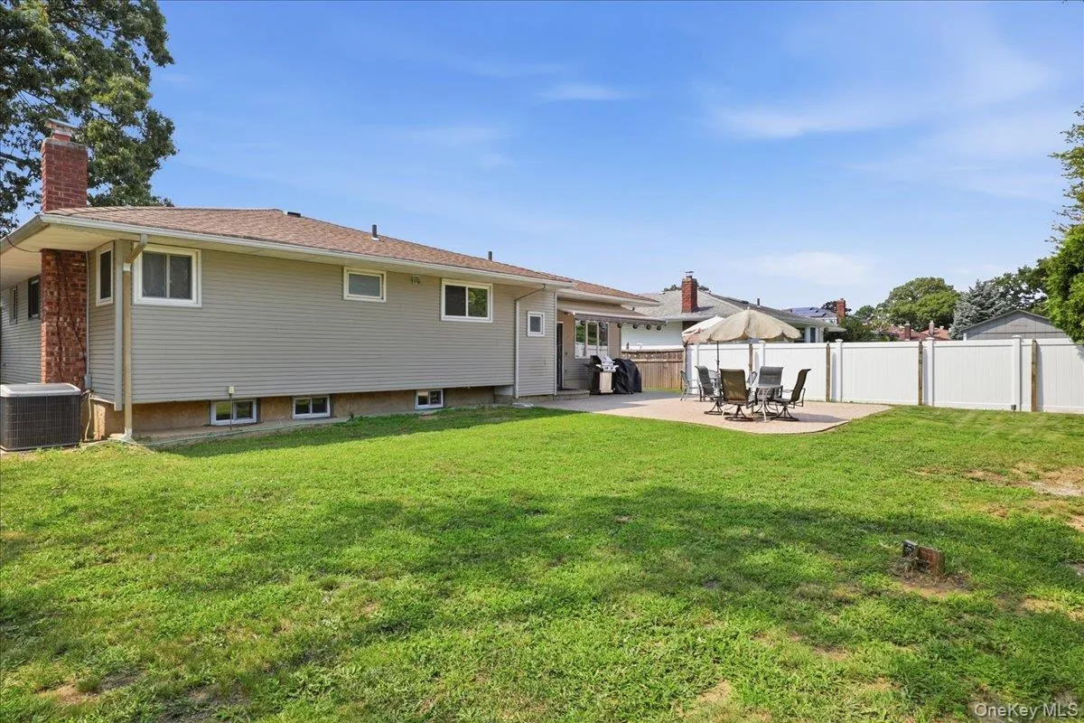 2 6th Avenue, Oyster Bay, NY, 2 Bedrooms Bedrooms, 6 Rooms Rooms,1 BathroomBathrooms,Residential,For Rent,6th,0,1038505 2 6th Avenue, Oyster Bay, NY, 2 Bedrooms Bedrooms, 6 Rooms Rooms,1 BathroomBathrooms,Residential,For Rent,6th,0,1038505