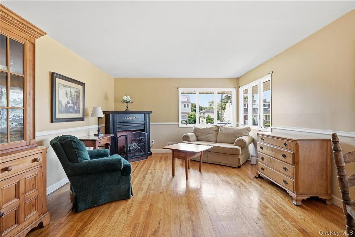 2 6th Avenue, Oyster Bay, NY, 2 Bedrooms Bedrooms, 6 Rooms Rooms,1 BathroomBathrooms,Residential,For Rent,6th,0,1038505 2 6th Avenue, Oyster Bay, NY, 2 Bedrooms Bedrooms, 6 Rooms Rooms,1 BathroomBathrooms,Residential,For Rent,6th,0,1038505