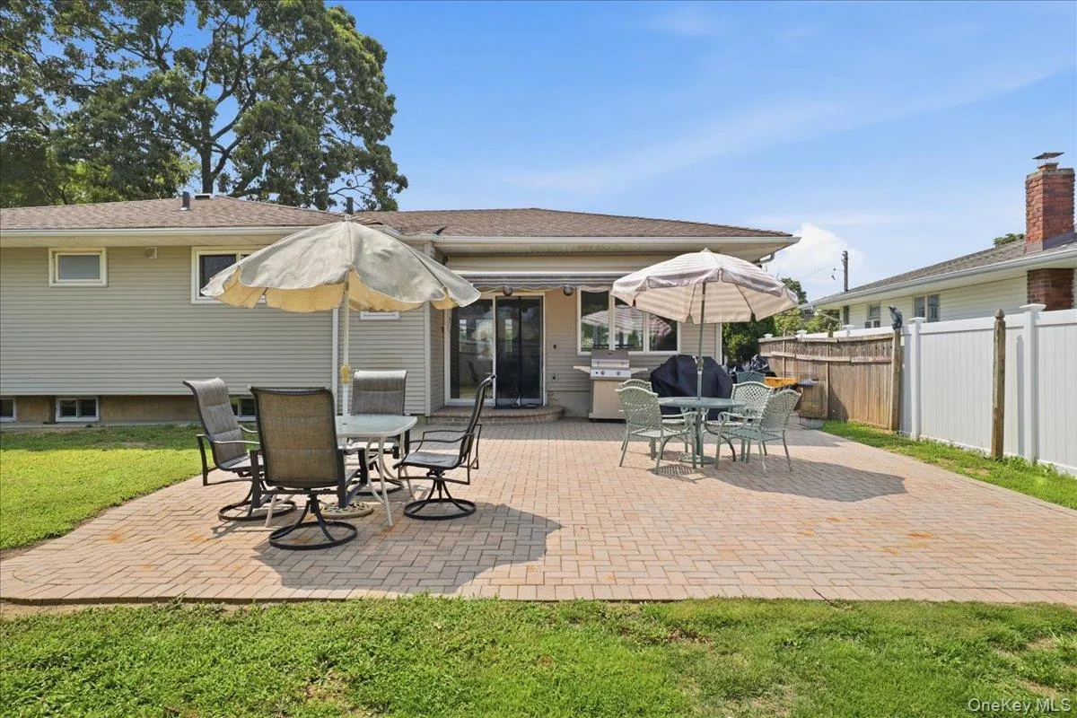 2 6th Avenue, Oyster Bay, NY, 2 Bedrooms Bedrooms, 6 Rooms Rooms,1 BathroomBathrooms,Residential,For Rent,6th,0,1038505 2 6th Avenue, Oyster Bay, NY, 2 Bedrooms Bedrooms, 6 Rooms Rooms,1 BathroomBathrooms,Residential,For Rent,6th,0,1038505