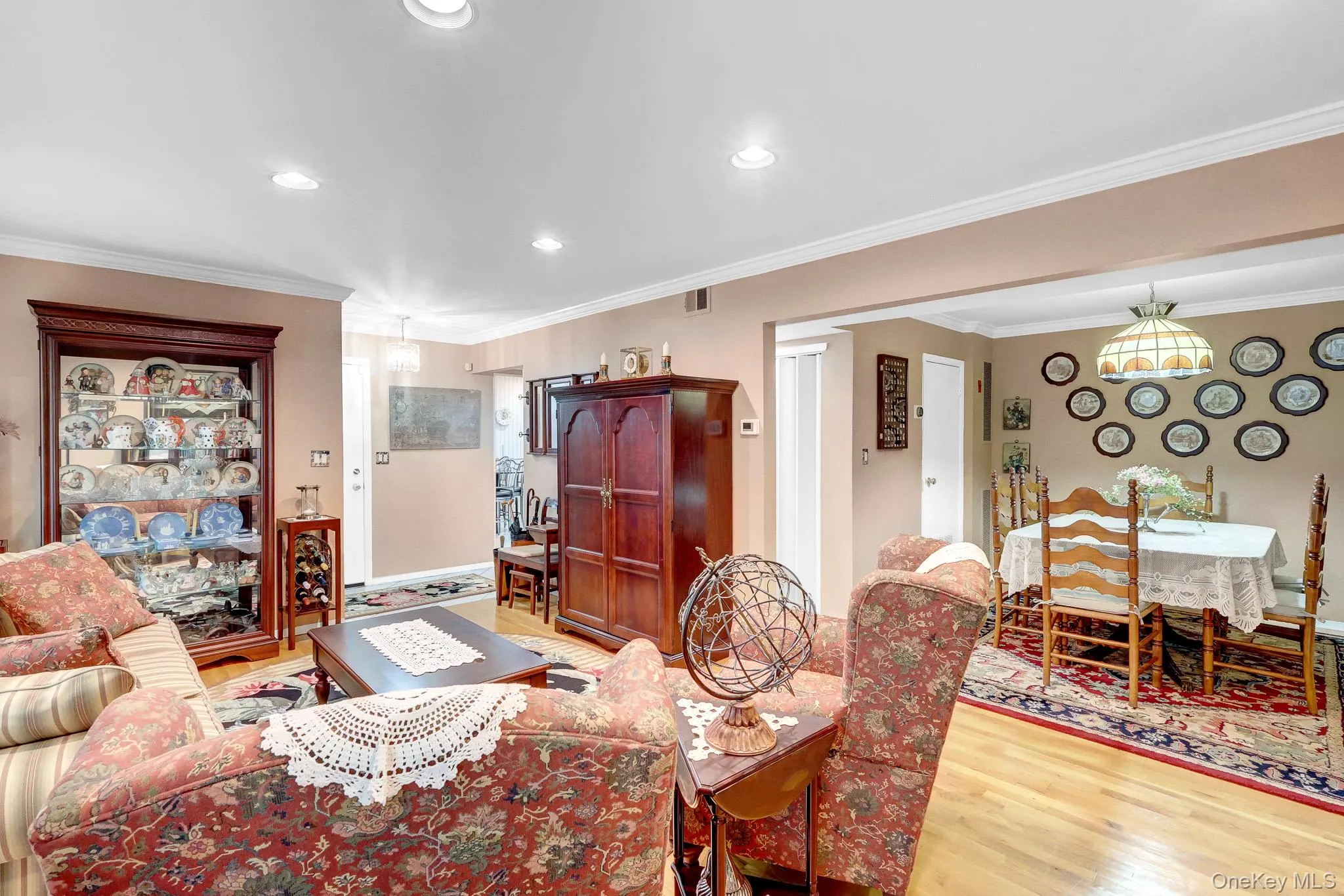 11 Clubhouse Court, Oyster Bay, NY, 3 Bedrooms Bedrooms, 9 Rooms Rooms,2 BathroomsBathrooms,Residential,For Rent,Clubhouse,0,1038513 11 Clubhouse Court, Oyster Bay, NY, 3 Bedrooms Bedrooms, 9 Rooms Rooms,2 BathroomsBathrooms,Residential,For Rent,Clubhouse,0,1038513