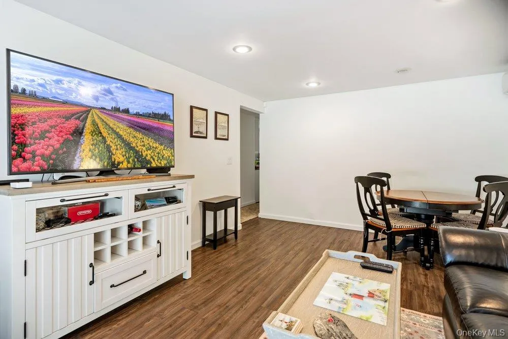 107 Avenue A, Islip, NY, 4 Bedrooms Bedrooms, 9 Rooms Rooms,2 BathroomsBathrooms,Residential,For Rent,Avenue A,0,1038516 107 Avenue A, Islip, NY, 4 Bedrooms Bedrooms, 9 Rooms Rooms,2 BathroomsBathrooms,Residential,For Rent,Avenue A,0,1038516