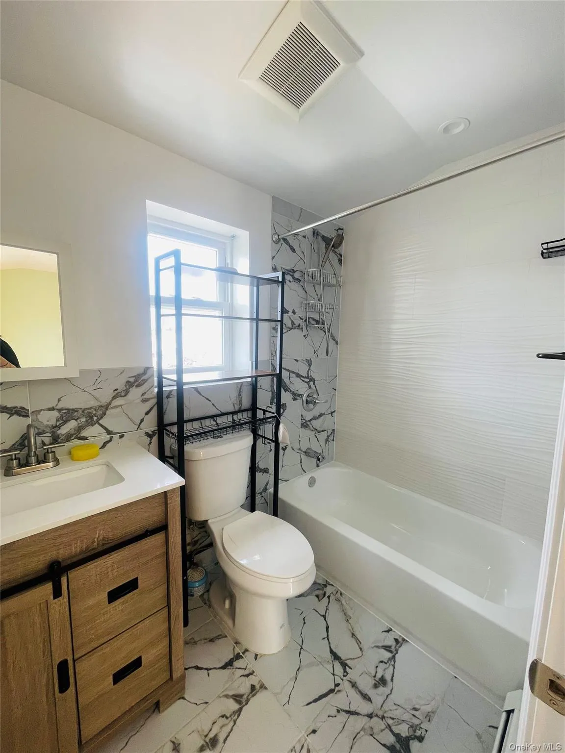 9976 164th Avenue, New York, NY, 3 Bedrooms Bedrooms, 5 Rooms Rooms,2 BathroomsBathrooms,Residential Lease,For Rent,164th,0,1038523 9976 164th Avenue, New York, NY, 3 Bedrooms Bedrooms, 5 Rooms Rooms,2 BathroomsBathrooms,Residential Lease,For Rent,164th,0,1038523