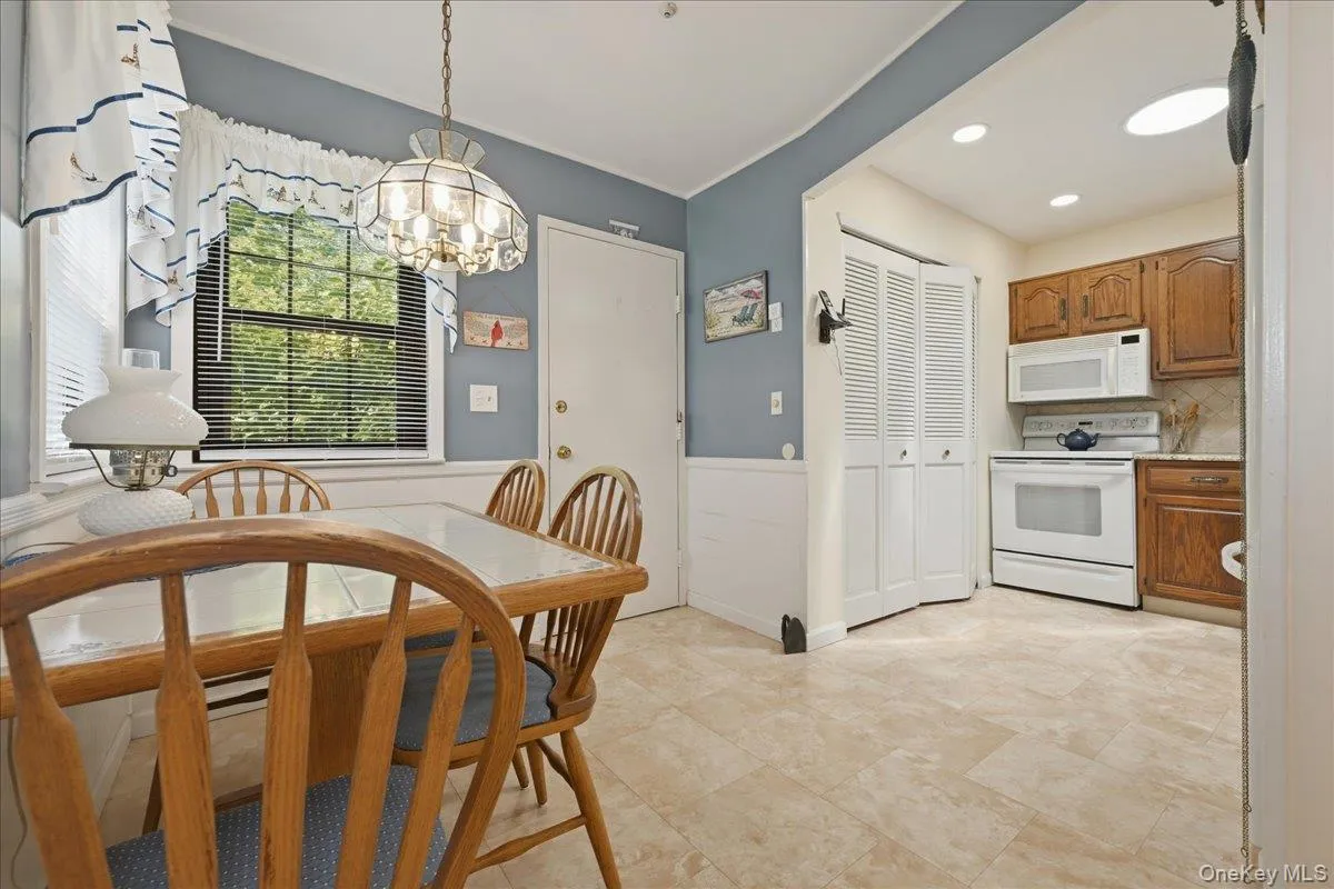 90 Knolls Drive, Brookhaven, NY, 2 Bedrooms Bedrooms, 5 Rooms Rooms,2 BathroomsBathrooms,Residential,For Rent,Knolls,0,1038527 90 Knolls Drive, Brookhaven, NY, 2 Bedrooms Bedrooms, 5 Rooms Rooms,2 BathroomsBathrooms,Residential,For Rent,Knolls,0,1038527