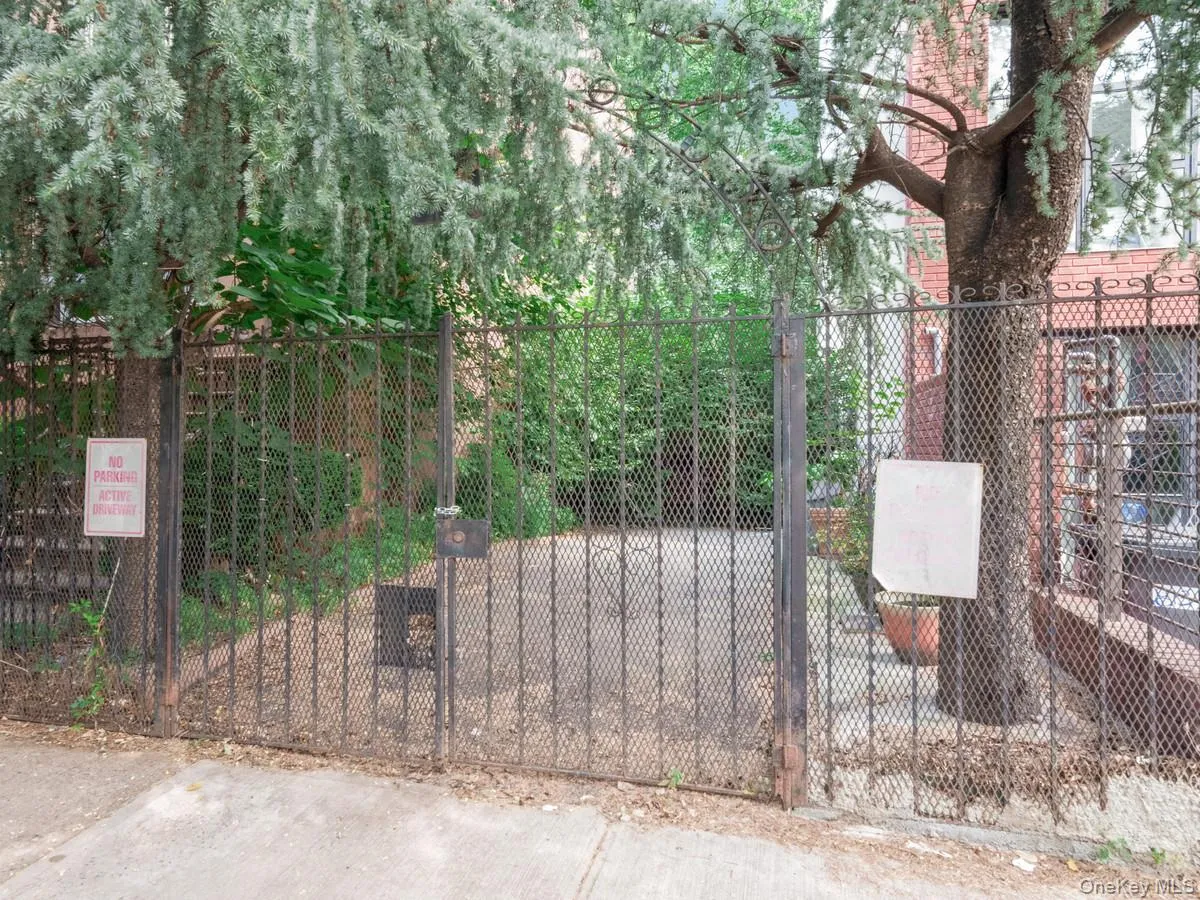 809A Greene Avenue, New York, NY, 5 Bedrooms Bedrooms, 10 Rooms Rooms,3 BathroomsBathrooms,Residential,For Rent,Greene Avenue,0,1038528 809A Greene Avenue, New York, NY, 5 Bedrooms Bedrooms, 10 Rooms Rooms,3 BathroomsBathrooms,Residential,For Rent,Greene Avenue,0,1038528