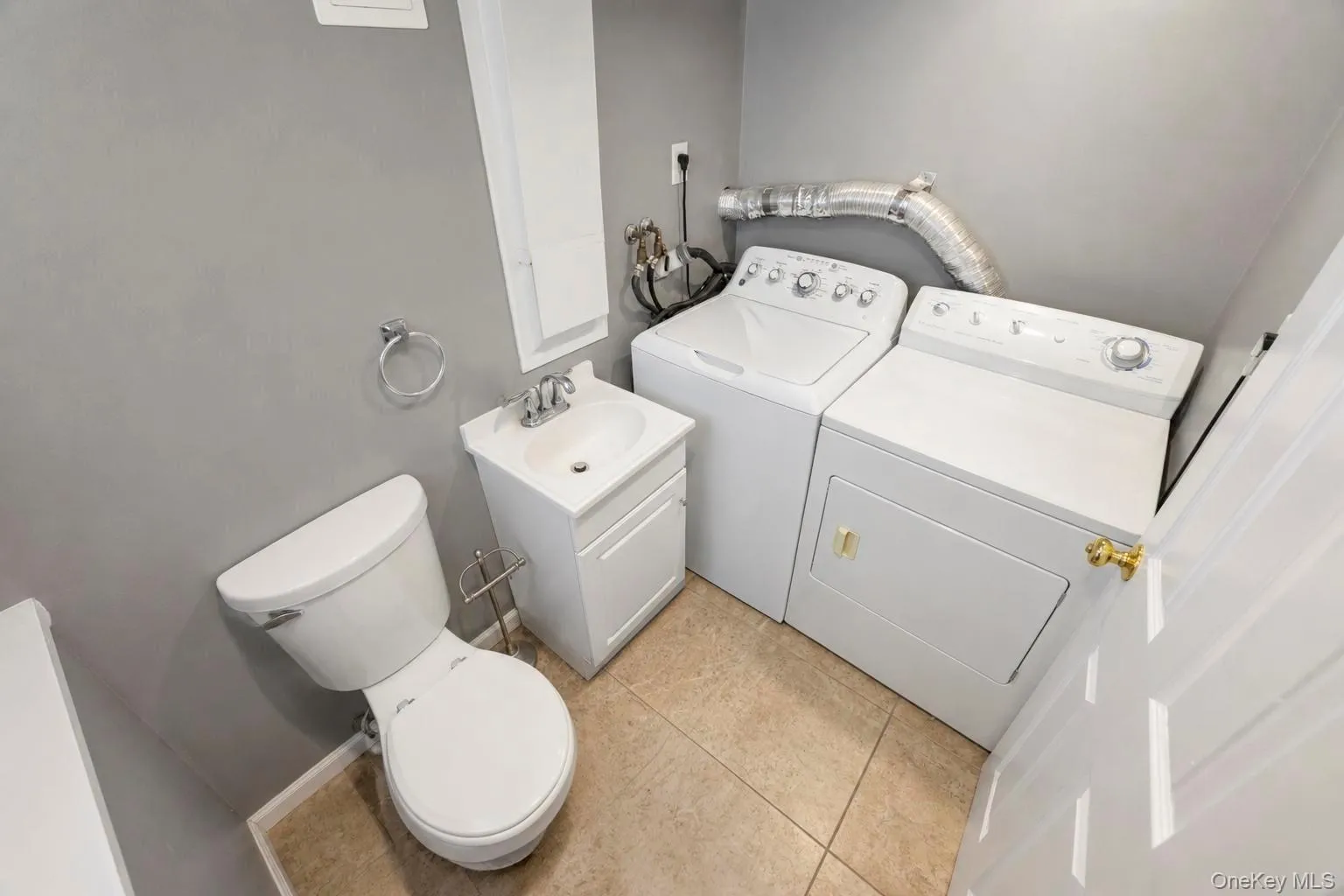 7 Primrose Avenue, Oyster Bay, NY, 3 Bedrooms Bedrooms, 10 Rooms Rooms,2 BathroomsBathrooms,Residential,For Rent,Primrose,0,1038529 7 Primrose Avenue, Oyster Bay, NY, 3 Bedrooms Bedrooms, 10 Rooms Rooms,2 BathroomsBathrooms,Residential,For Rent,Primrose,0,1038529
