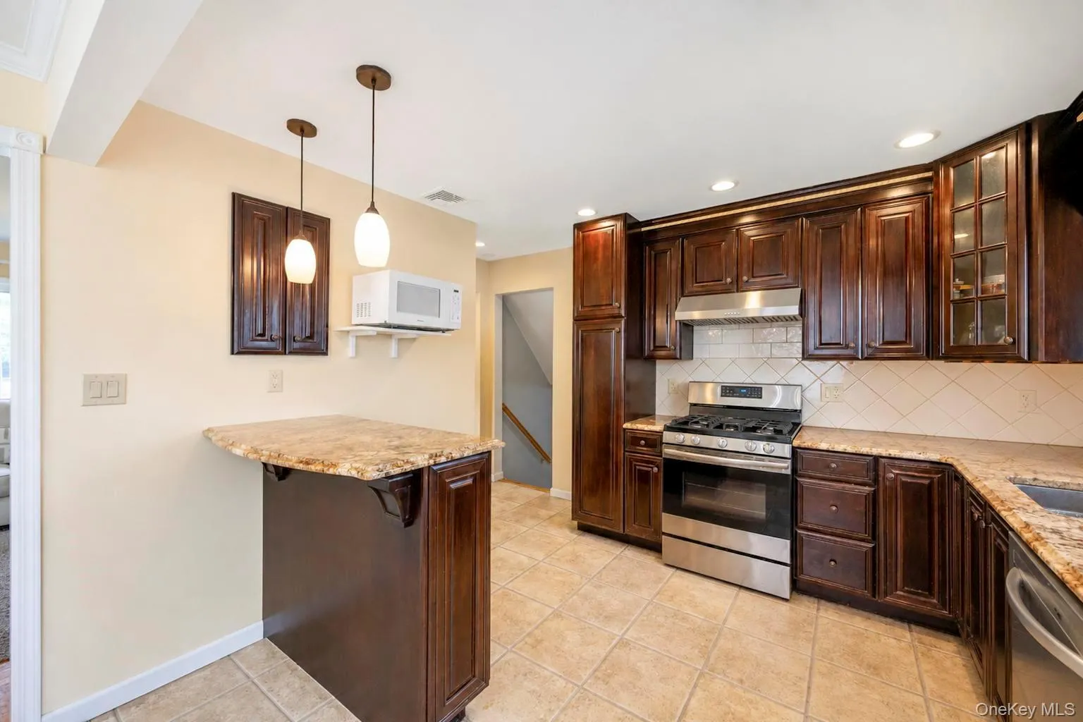 7 Primrose Avenue, Oyster Bay, NY, 3 Bedrooms Bedrooms, 10 Rooms Rooms,2 BathroomsBathrooms,Residential,For Rent,Primrose,0,1038529 7 Primrose Avenue, Oyster Bay, NY, 3 Bedrooms Bedrooms, 10 Rooms Rooms,2 BathroomsBathrooms,Residential,For Rent,Primrose,0,1038529