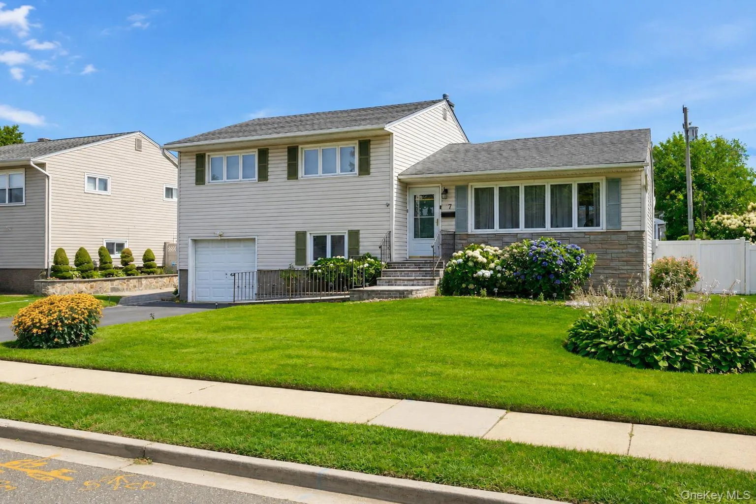 7 Primrose Avenue, Oyster Bay, NY, 3 Bedrooms Bedrooms, 10 Rooms Rooms,2 BathroomsBathrooms,Residential,For Rent,Primrose,0,1038529 7 Primrose Avenue, Oyster Bay, NY, 3 Bedrooms Bedrooms, 10 Rooms Rooms,2 BathroomsBathrooms,Residential,For Rent,Primrose,0,1038529