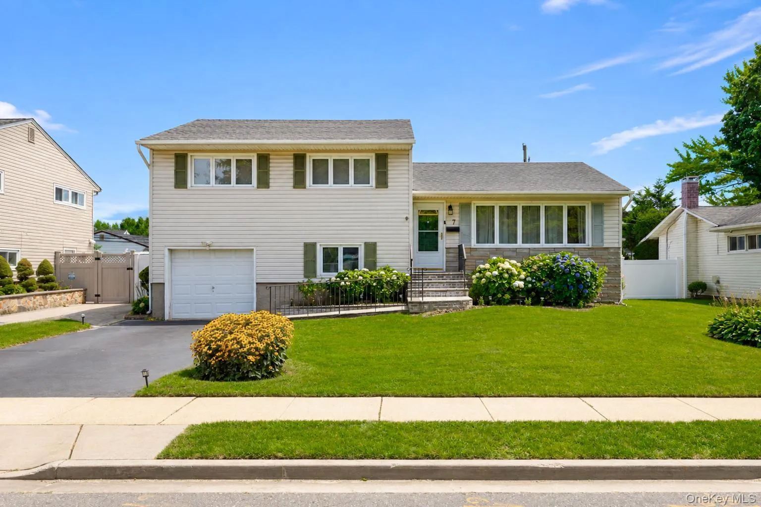 7 Primrose Avenue, Oyster Bay, NY, 3 Bedrooms Bedrooms, 10 Rooms Rooms,2 BathroomsBathrooms,Residential,For Rent,Primrose,0,1038529 7 Primrose Avenue, Oyster Bay, NY, 3 Bedrooms Bedrooms, 10 Rooms Rooms,2 BathroomsBathrooms,Residential,For Rent,Primrose,0,1038529