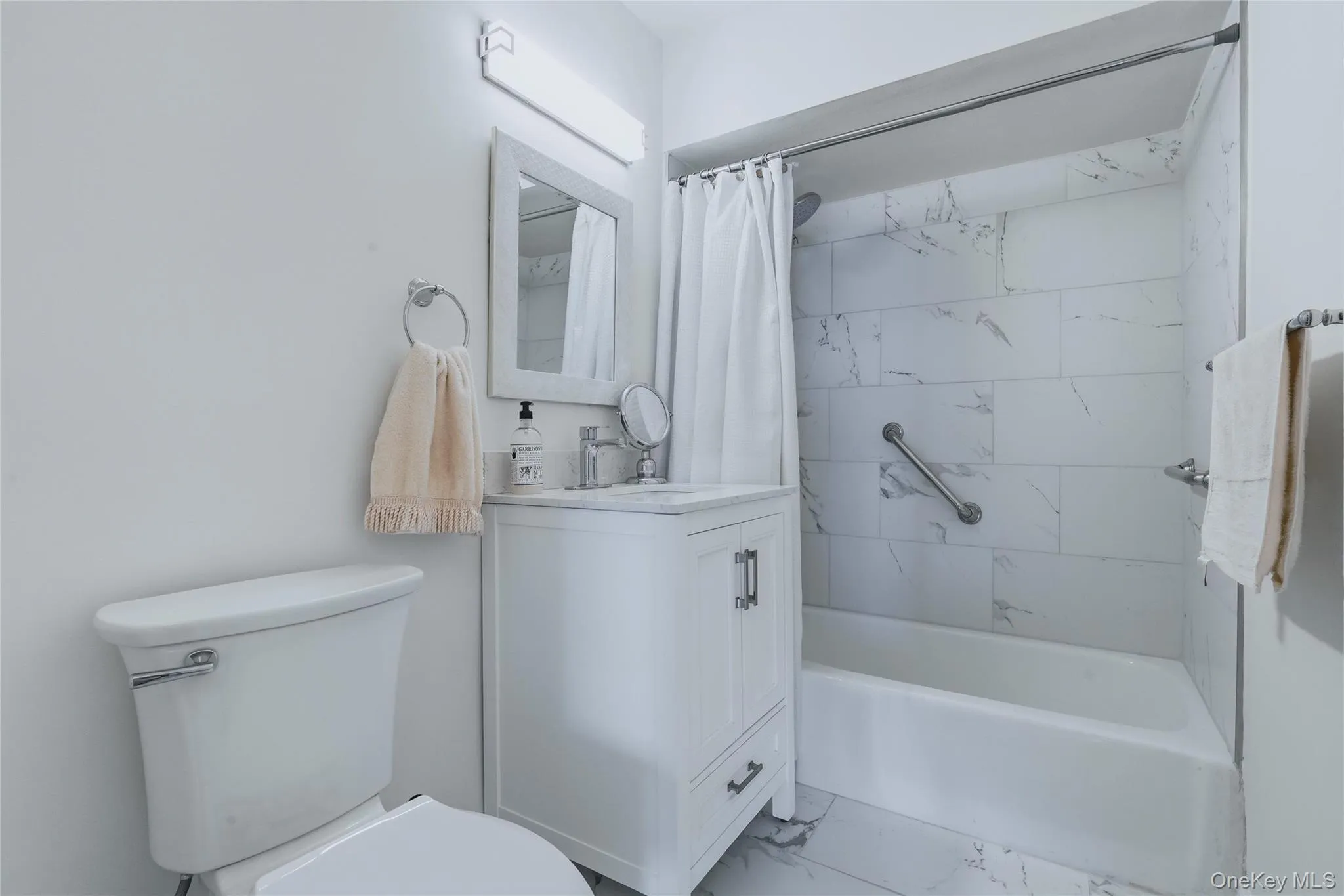 nice good size bathroom nice good size bathroom