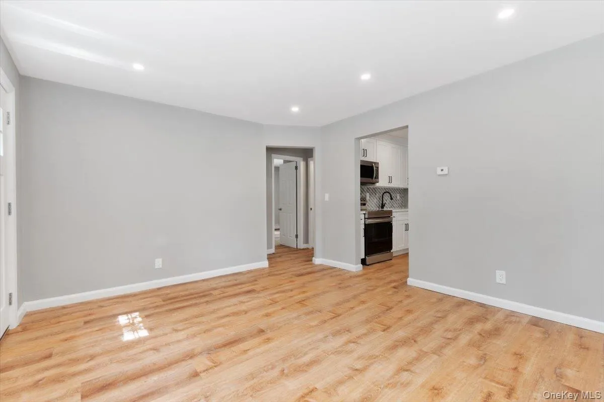685 Horseblock Road, Brookhaven, NY, 3 Bedrooms Bedrooms, 7 Rooms Rooms,2 BathroomsBathrooms,Residential,For Rent,Horseblock,0,1038543 685 Horseblock Road, Brookhaven, NY, 3 Bedrooms Bedrooms, 7 Rooms Rooms,2 BathroomsBathrooms,Residential,For Rent,Horseblock,0,1038543