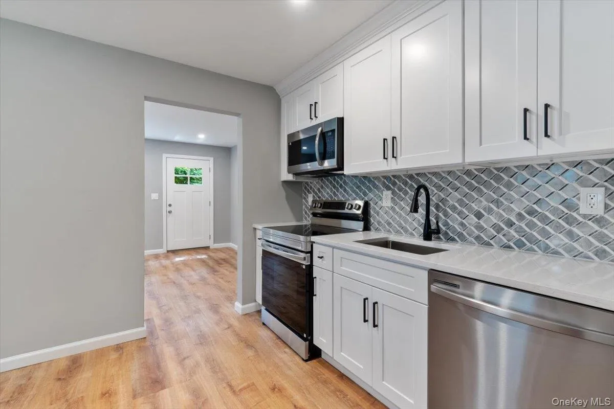 685 Horseblock Road, Brookhaven, NY, 3 Bedrooms Bedrooms, 7 Rooms Rooms,2 BathroomsBathrooms,Residential,For Rent,Horseblock,0,1038543 685 Horseblock Road, Brookhaven, NY, 3 Bedrooms Bedrooms, 7 Rooms Rooms,2 BathroomsBathrooms,Residential,For Rent,Horseblock,0,1038543