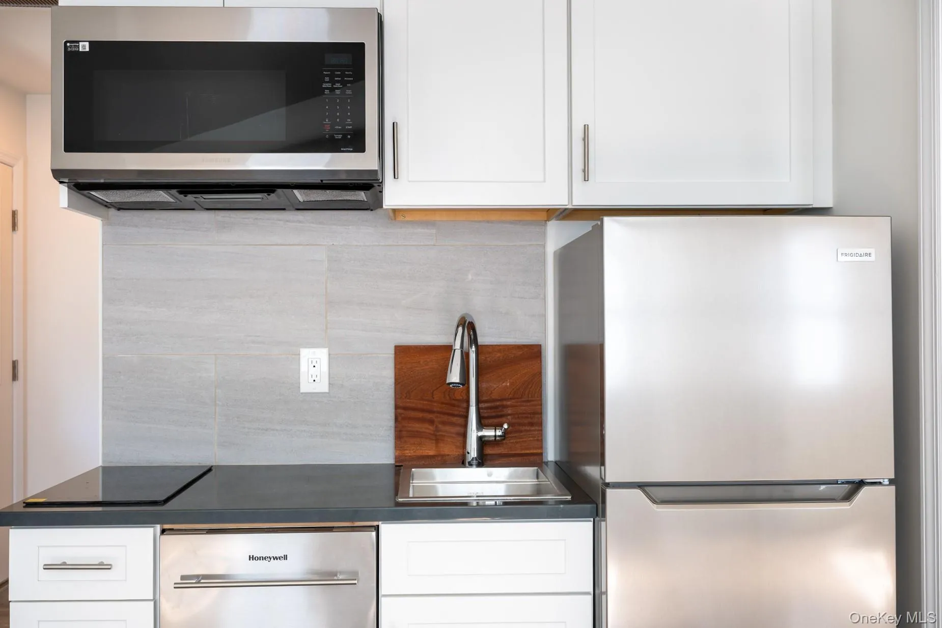 43 N Midland Avenue, Orangetown, NY, 1 Bedroom Bedrooms, 3 Rooms Rooms,1 BathroomBathrooms,Residential Lease,For Rent,N Midland,0,1038551 43 N Midland Avenue, Orangetown, NY, 1 Bedroom Bedrooms, 3 Rooms Rooms,1 BathroomBathrooms,Residential Lease,For Rent,N Midland,0,1038551