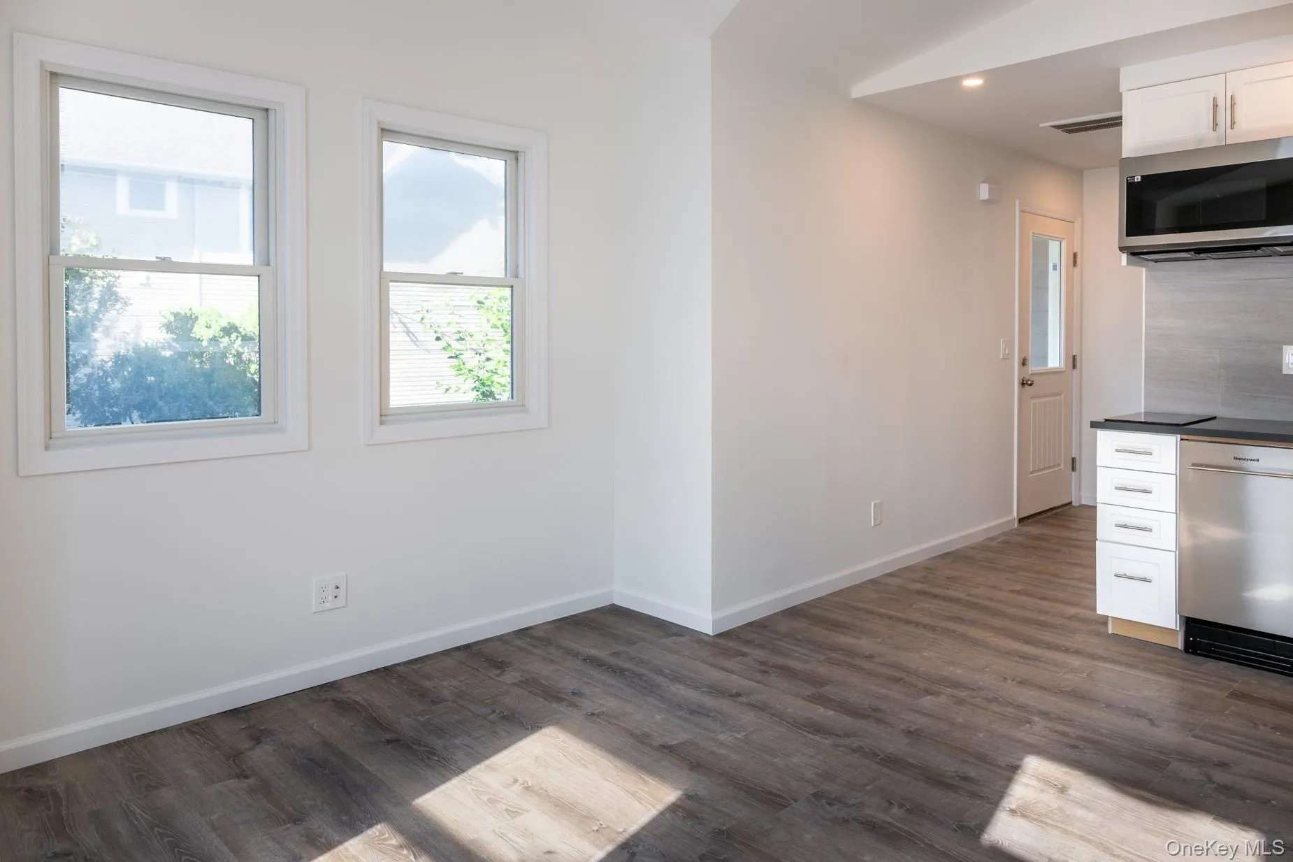 43 N Midland Avenue, Orangetown, NY, 1 Bedroom Bedrooms, 3 Rooms Rooms,1 BathroomBathrooms,Residential Lease,For Rent,N Midland,0,1038551 43 N Midland Avenue, Orangetown, NY, 1 Bedroom Bedrooms, 3 Rooms Rooms,1 BathroomBathrooms,Residential Lease,For Rent,N Midland,0,1038551