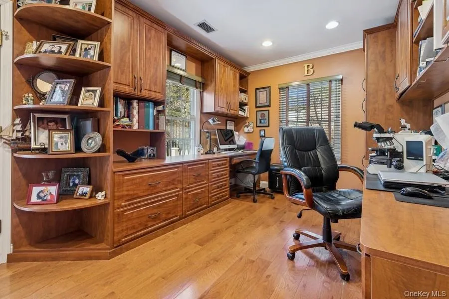 Fifth bedroom and office Fifth bedroom and office