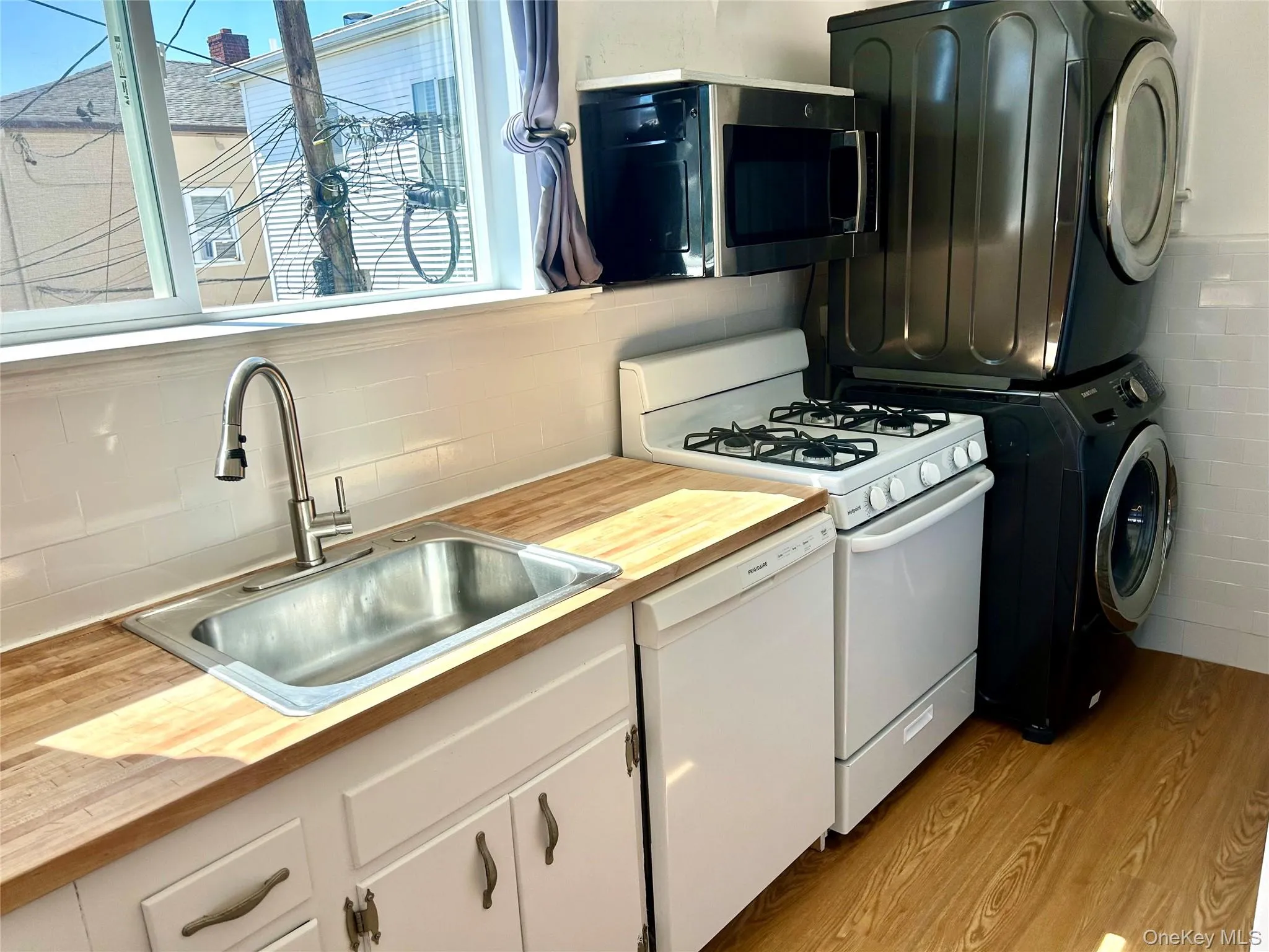 105 Mitchell Avenue, Long Beach, NY, 3 Bedrooms Bedrooms, 6 Rooms Rooms,2 BathroomsBathrooms,Residential Lease,For Rent,Mitchell,0,1038565 105 Mitchell Avenue, Long Beach, NY, 3 Bedrooms Bedrooms, 6 Rooms Rooms,2 BathroomsBathrooms,Residential Lease,For Rent,Mitchell,0,1038565