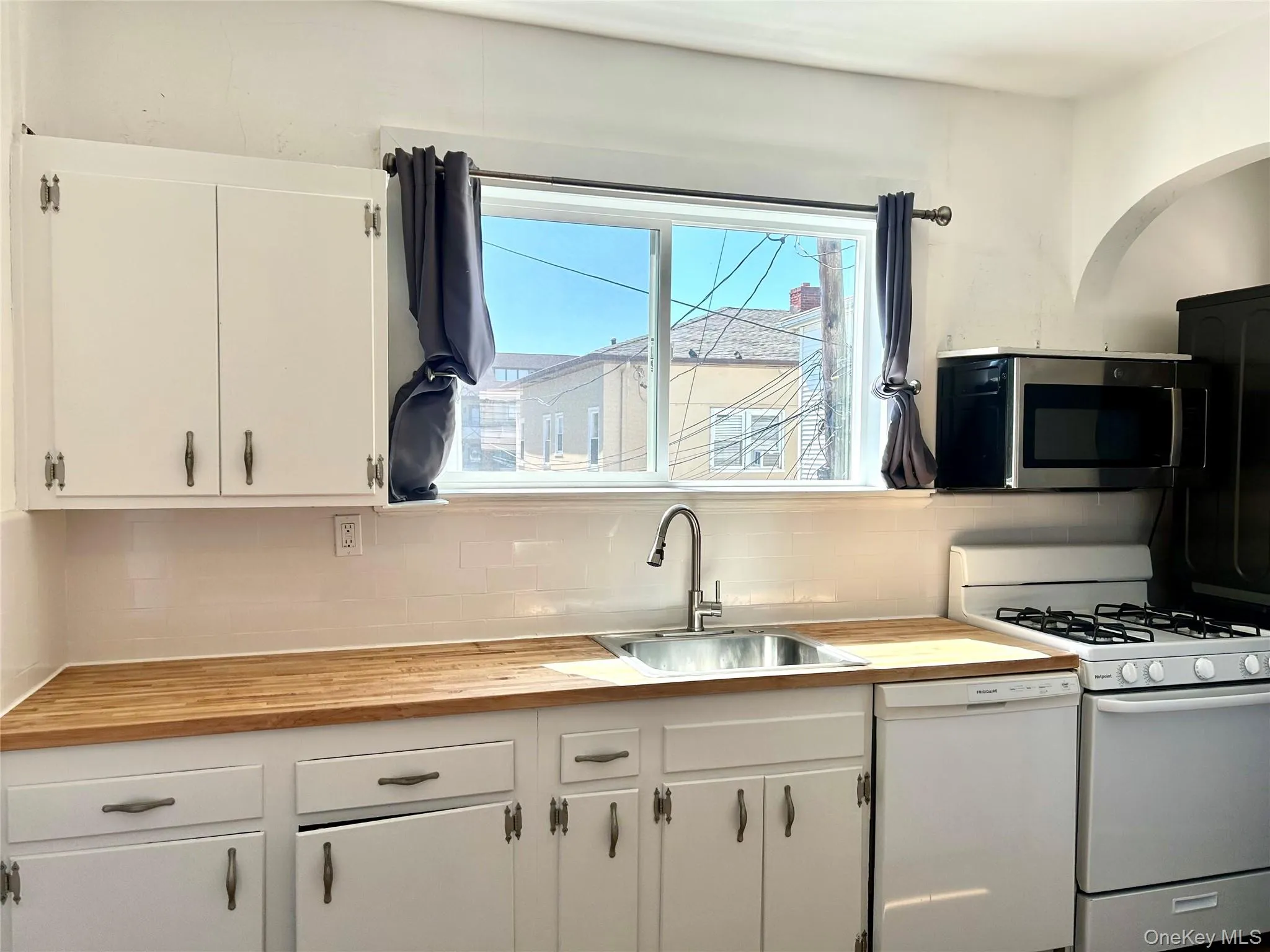 105 Mitchell Avenue, Long Beach, NY, 3 Bedrooms Bedrooms, 6 Rooms Rooms,2 BathroomsBathrooms,Residential Lease,For Rent,Mitchell,0,1038565 105 Mitchell Avenue, Long Beach, NY, 3 Bedrooms Bedrooms, 6 Rooms Rooms,2 BathroomsBathrooms,Residential Lease,For Rent,Mitchell,0,1038565