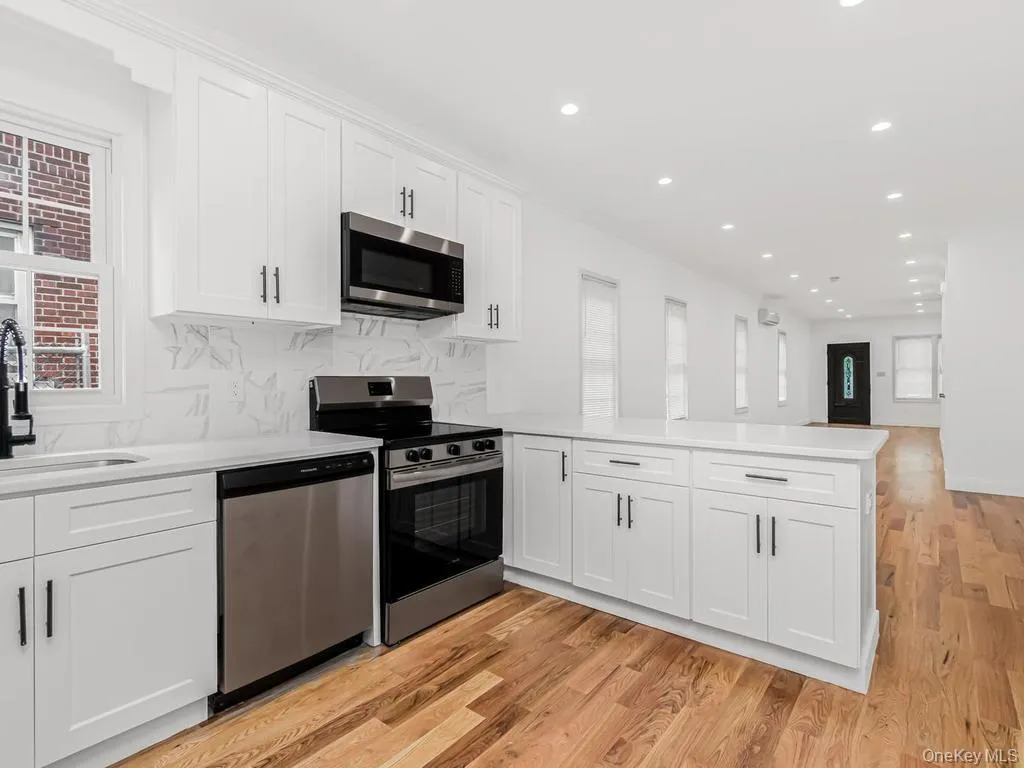 560 Linden Boulevard, New York, NY, 3 Bedrooms Bedrooms, 5 Rooms Rooms,2 BathroomsBathrooms,Residential,For Rent,Linden,0,1038566 560 Linden Boulevard, New York, NY, 3 Bedrooms Bedrooms, 5 Rooms Rooms,2 BathroomsBathrooms,Residential,For Rent,Linden,0,1038566