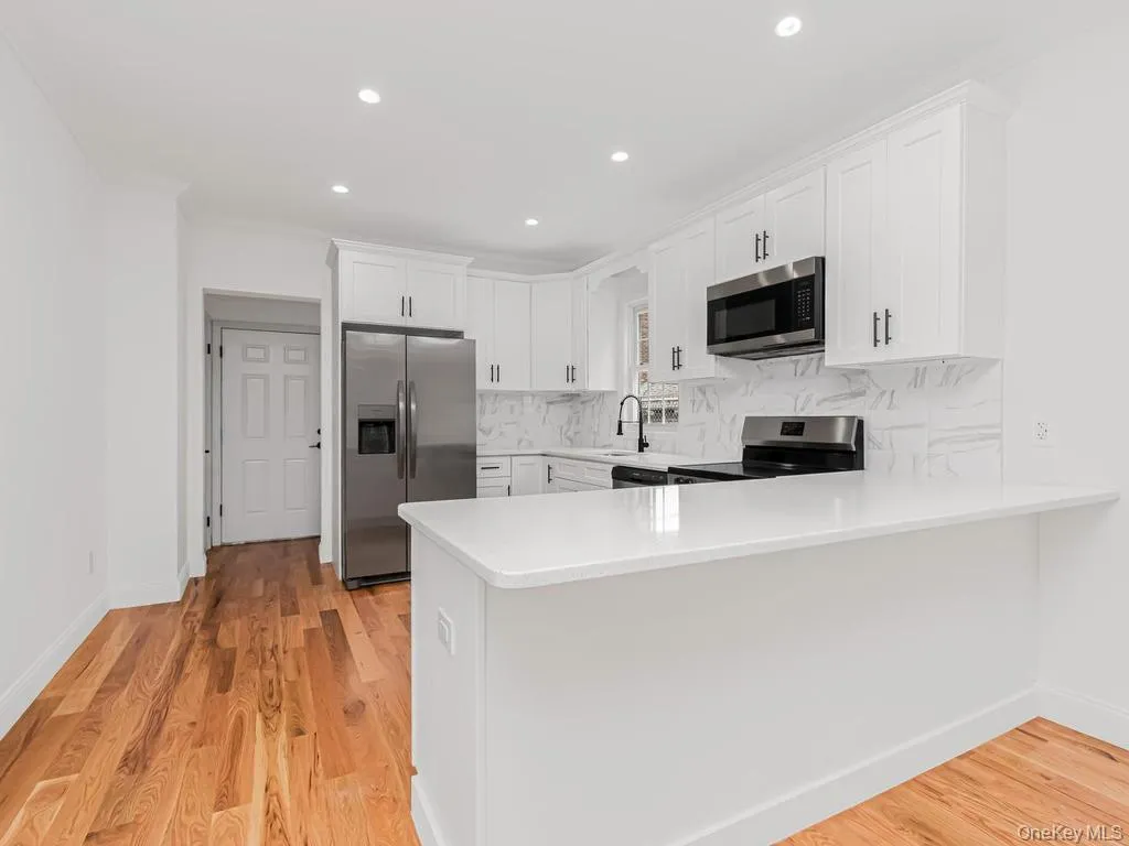560 Linden Boulevard, New York, NY, 3 Bedrooms Bedrooms, 5 Rooms Rooms,2 BathroomsBathrooms,Residential,For Rent,Linden,0,1038566 560 Linden Boulevard, New York, NY, 3 Bedrooms Bedrooms, 5 Rooms Rooms,2 BathroomsBathrooms,Residential,For Rent,Linden,0,1038566