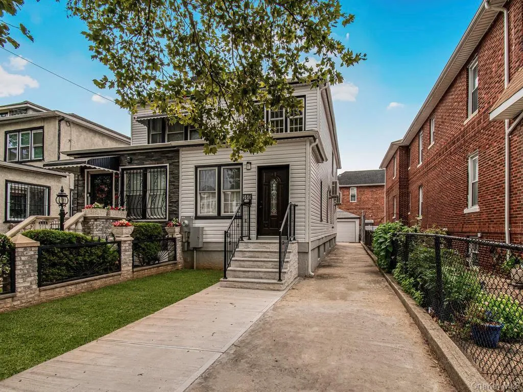 560 Linden Boulevard, New York, NY, 3 Bedrooms Bedrooms, 5 Rooms Rooms,2 BathroomsBathrooms,Residential,For Rent,Linden,0,1038566 560 Linden Boulevard, New York, NY, 3 Bedrooms Bedrooms, 5 Rooms Rooms,2 BathroomsBathrooms,Residential,For Rent,Linden,0,1038566