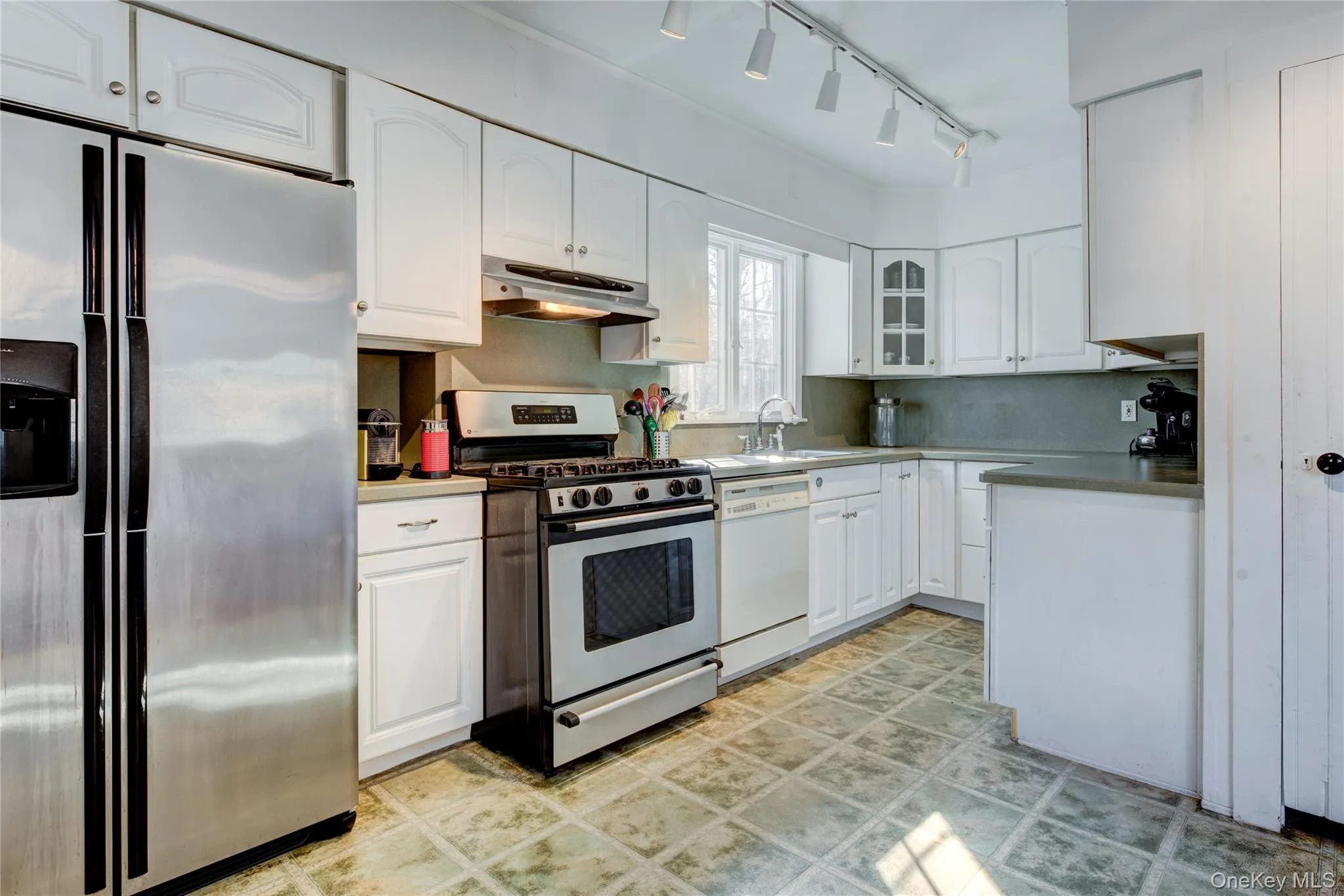 5650 Bayview Road, Southold, NY, 5 Bedrooms Bedrooms, 8 Rooms Rooms,2 BathroomsBathrooms,Residential Lease,For Rent,Bayview,0,1038594 5650 Bayview Road, Southold, NY, 5 Bedrooms Bedrooms, 8 Rooms Rooms,2 BathroomsBathrooms,Residential Lease,For Rent,Bayview,0,1038594