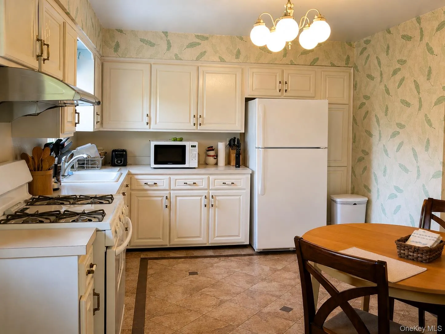 174 Waverly Road, New Rochelle, NY, 4 Bedrooms Bedrooms, 8 Rooms Rooms,3 BathroomsBathrooms,Residential Lease,For Rent,Waverly,0,1038609 174 Waverly Road, New Rochelle, NY, 4 Bedrooms Bedrooms, 8 Rooms Rooms,3 BathroomsBathrooms,Residential Lease,For Rent,Waverly,0,1038609