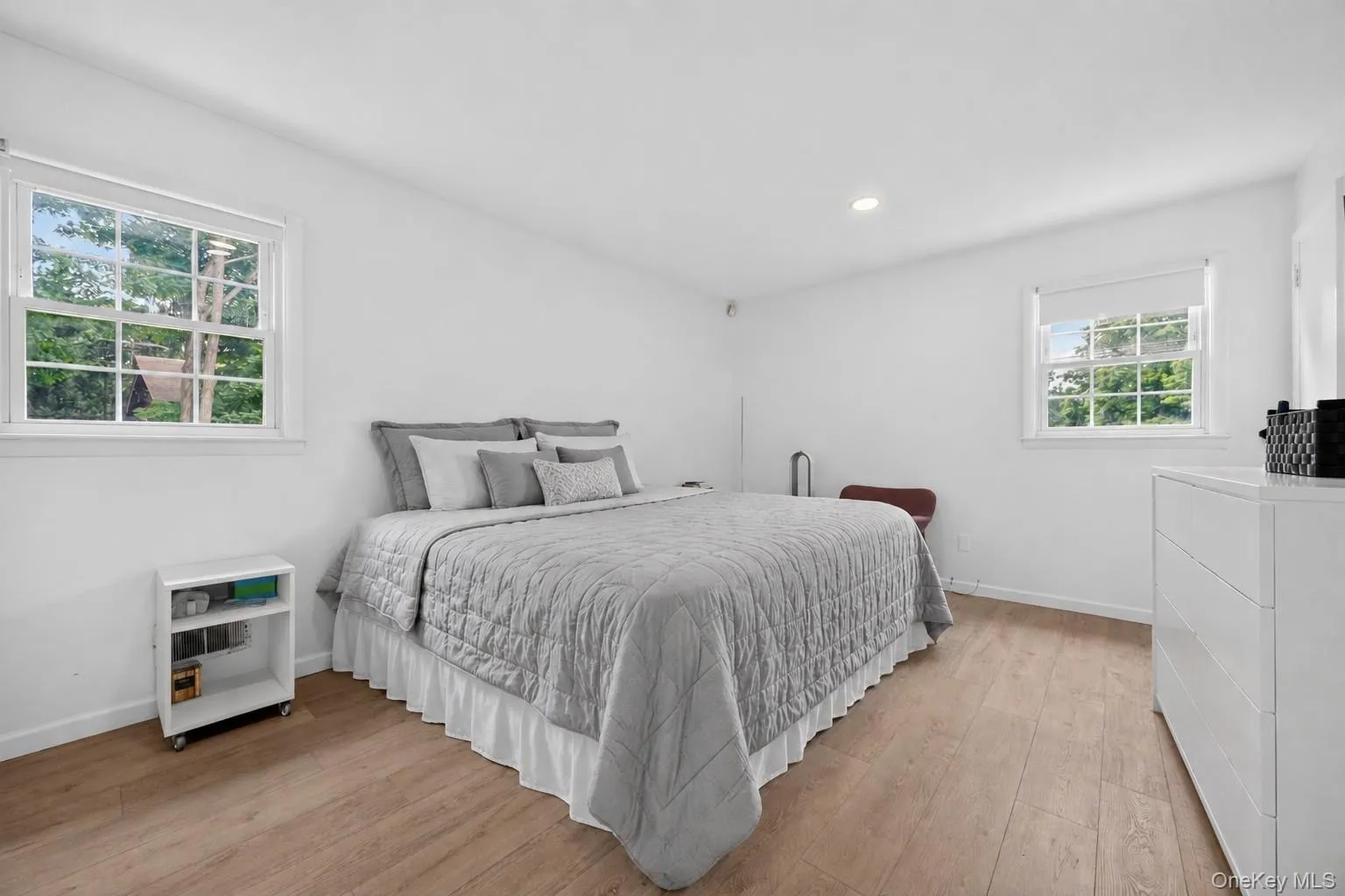 Ample primary bedrooms with 2 closets and en-suite bath Ample primary bedrooms with 2 closets and en-suite bath