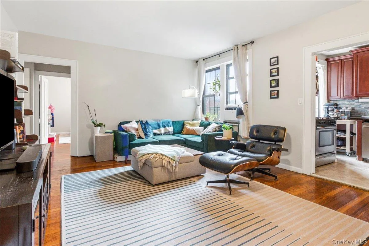 68-12 Burns Street, New York, NY, 2 Bedrooms Bedrooms, 5 Rooms Rooms,1 BathroomBathrooms,Residential,For Rent,Burns,0,1038611 68-12 Burns Street, New York, NY, 2 Bedrooms Bedrooms, 5 Rooms Rooms,1 BathroomBathrooms,Residential,For Rent,Burns,0,1038611