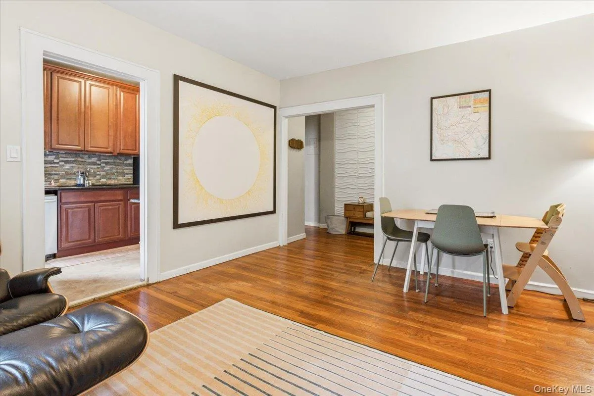 68-12 Burns Street, New York, NY, 2 Bedrooms Bedrooms, 5 Rooms Rooms,1 BathroomBathrooms,Residential,For Rent,Burns,0,1038611 68-12 Burns Street, New York, NY, 2 Bedrooms Bedrooms, 5 Rooms Rooms,1 BathroomBathrooms,Residential,For Rent,Burns,0,1038611