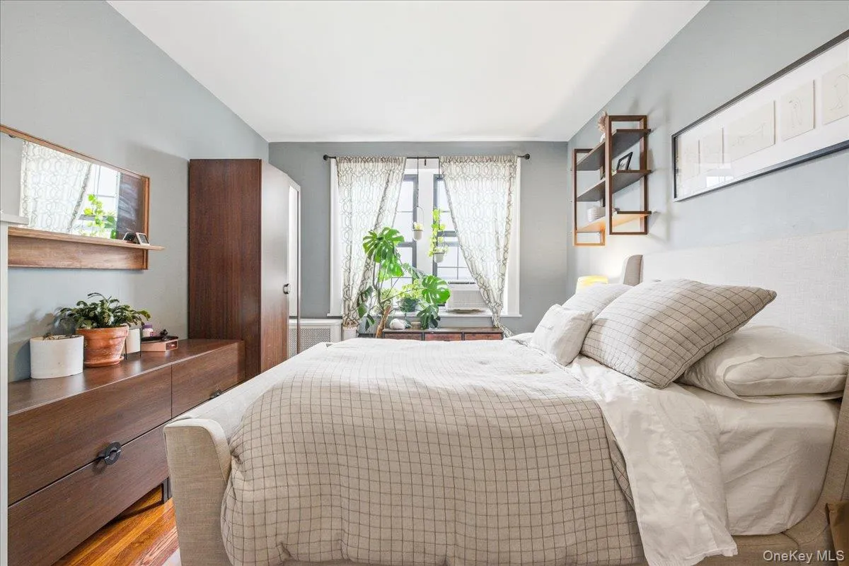 68-12 Burns Street, New York, NY, 2 Bedrooms Bedrooms, 5 Rooms Rooms,1 BathroomBathrooms,Residential,For Rent,Burns,0,1038611 68-12 Burns Street, New York, NY, 2 Bedrooms Bedrooms, 5 Rooms Rooms,1 BathroomBathrooms,Residential,For Rent,Burns,0,1038611
