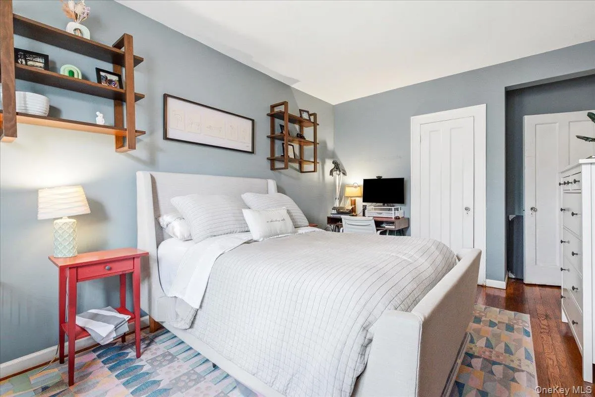 68-12 Burns Street, New York, NY, 2 Bedrooms Bedrooms, 5 Rooms Rooms,1 BathroomBathrooms,Residential,For Rent,Burns,0,1038611 68-12 Burns Street, New York, NY, 2 Bedrooms Bedrooms, 5 Rooms Rooms,1 BathroomBathrooms,Residential,For Rent,Burns,0,1038611