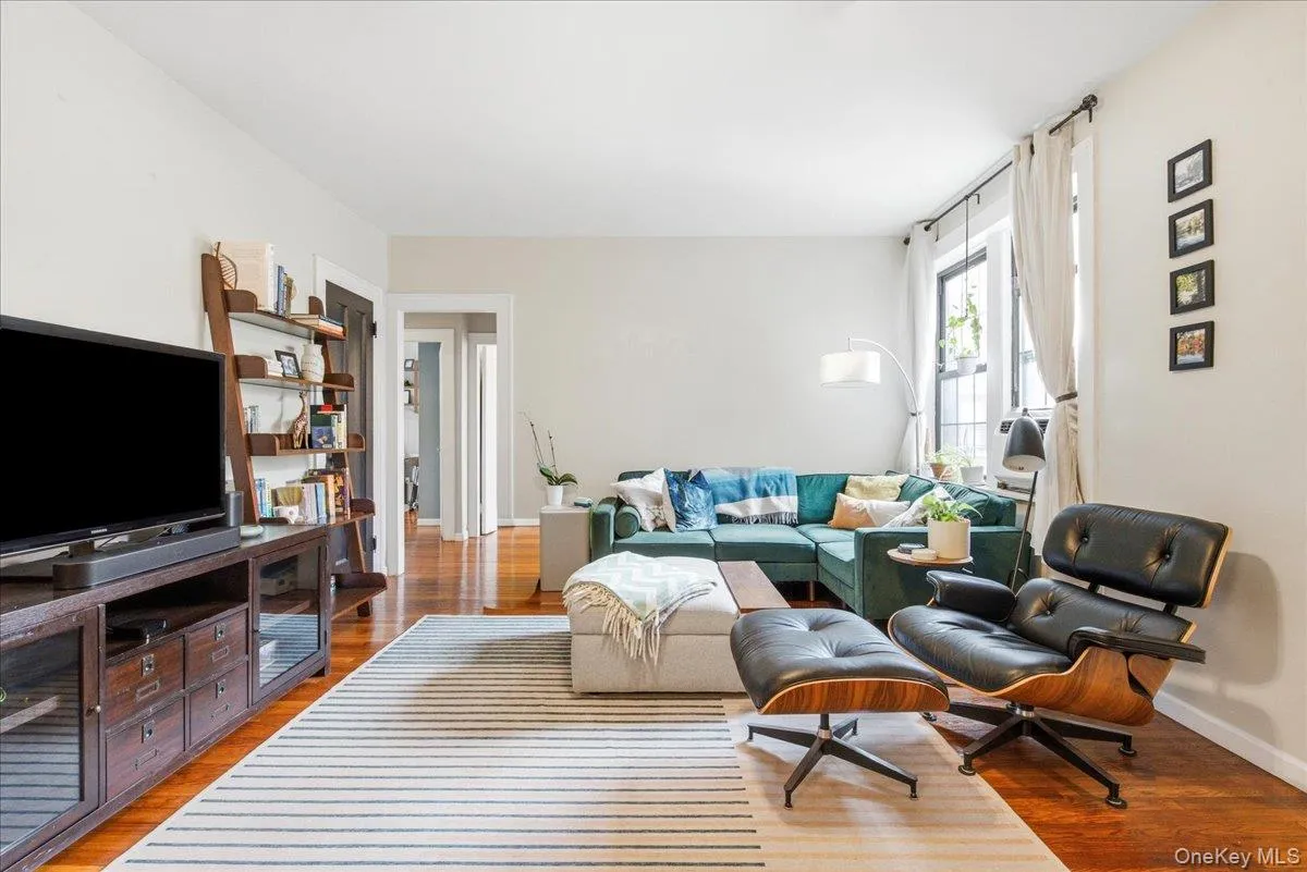 68-12 Burns Street, New York, NY, 2 Bedrooms Bedrooms, 5 Rooms Rooms,1 BathroomBathrooms,Residential,For Rent,Burns,0,1038611 68-12 Burns Street, New York, NY, 2 Bedrooms Bedrooms, 5 Rooms Rooms,1 BathroomBathrooms,Residential,For Rent,Burns,0,1038611