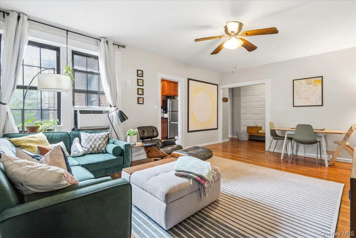 68-12 Burns Street, New York, NY, 2 Bedrooms Bedrooms, 5 Rooms Rooms,1 BathroomBathrooms,Residential,For Rent,Burns,0,1038611 68-12 Burns Street, New York, NY, 2 Bedrooms Bedrooms, 5 Rooms Rooms,1 BathroomBathrooms,Residential,For Rent,Burns,0,1038611